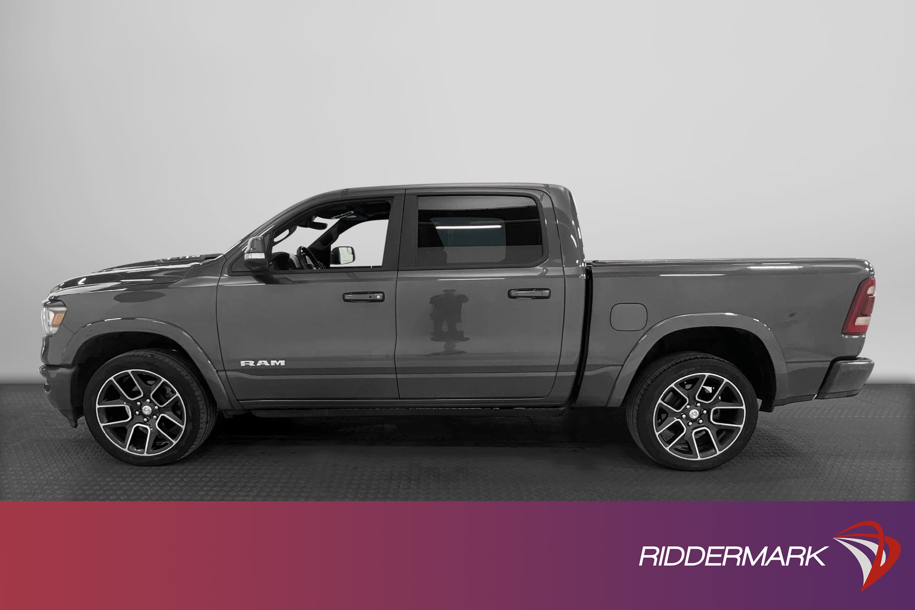Dodge  RAM Laramie 5.7 HEMI H/K Pano Luftfjädring 360° Moms
