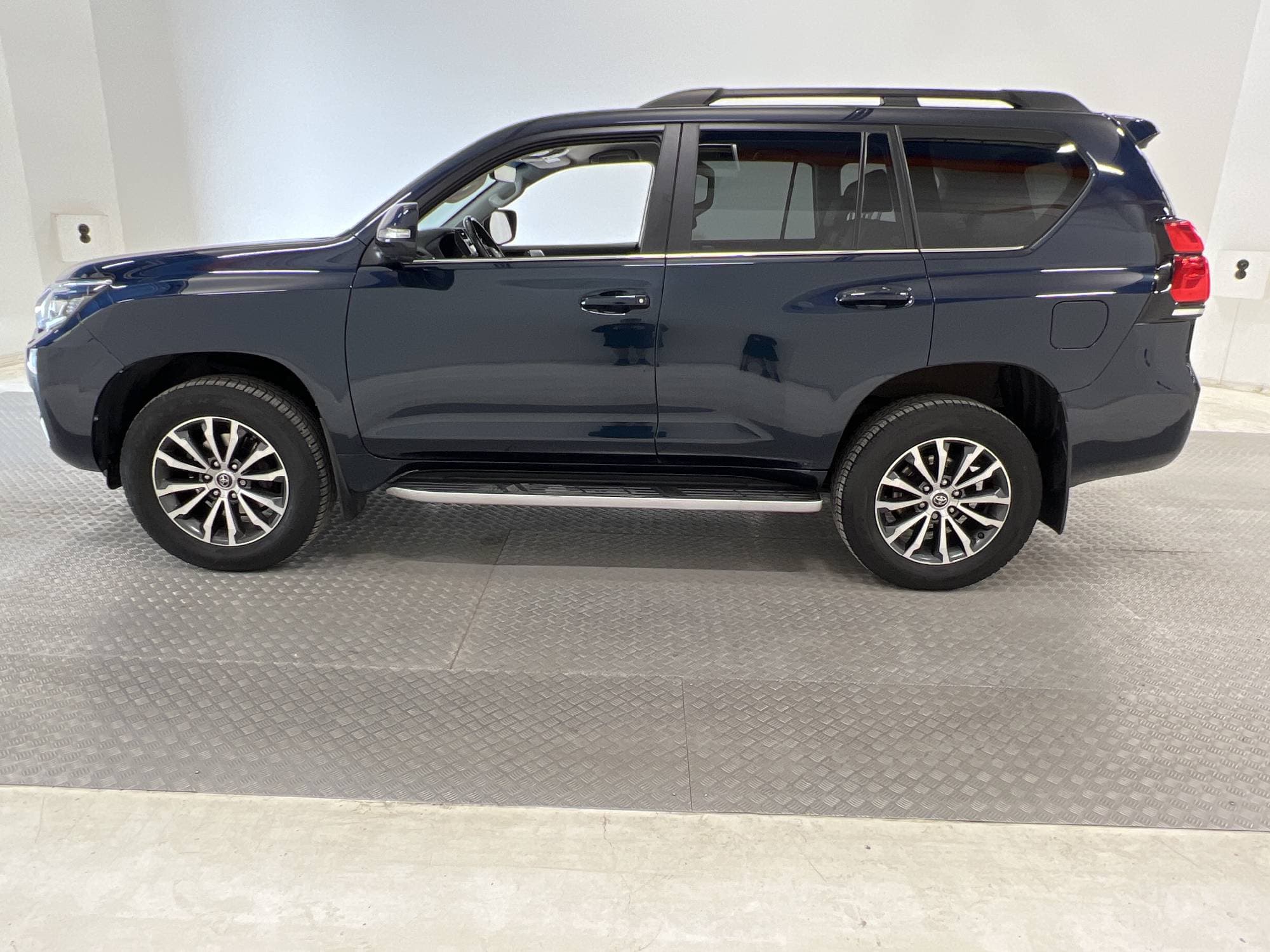 Toyota Land Cruiser Prado 2.8 D-4D 177hk 7 Sits 360 Kam Navi