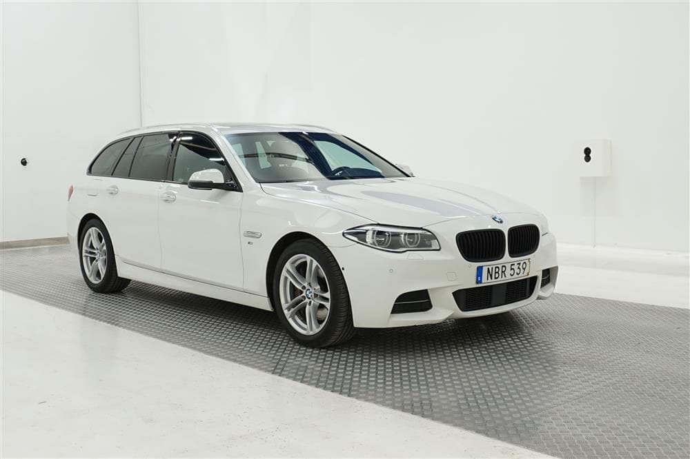 BMW 530d xDrive 258hk M-Sport Panorama Harman/Kardon HUD exteriör