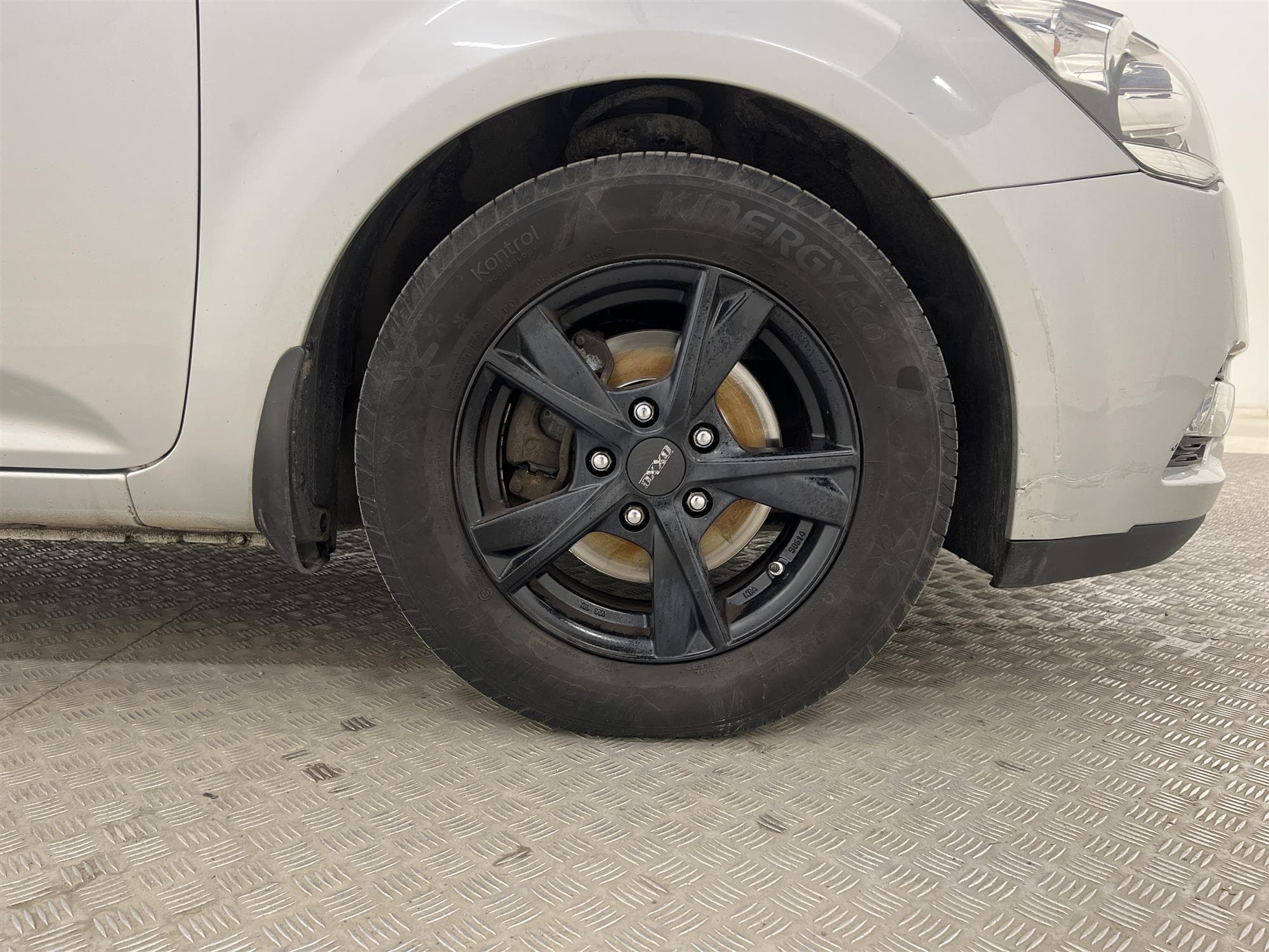 Kia Ceed 1.4 CVVT 90hk M-Värm Nyserv 822kr Skatt 0,49L/mil