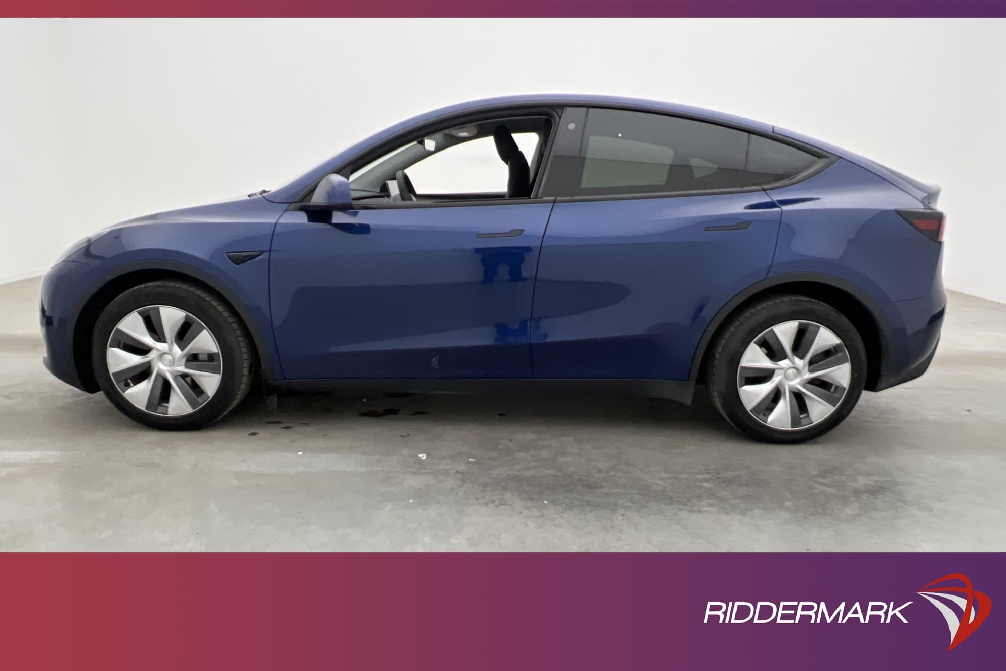 Tesla Model Y Long Range AWD 514hk Autopilot Svensksåld