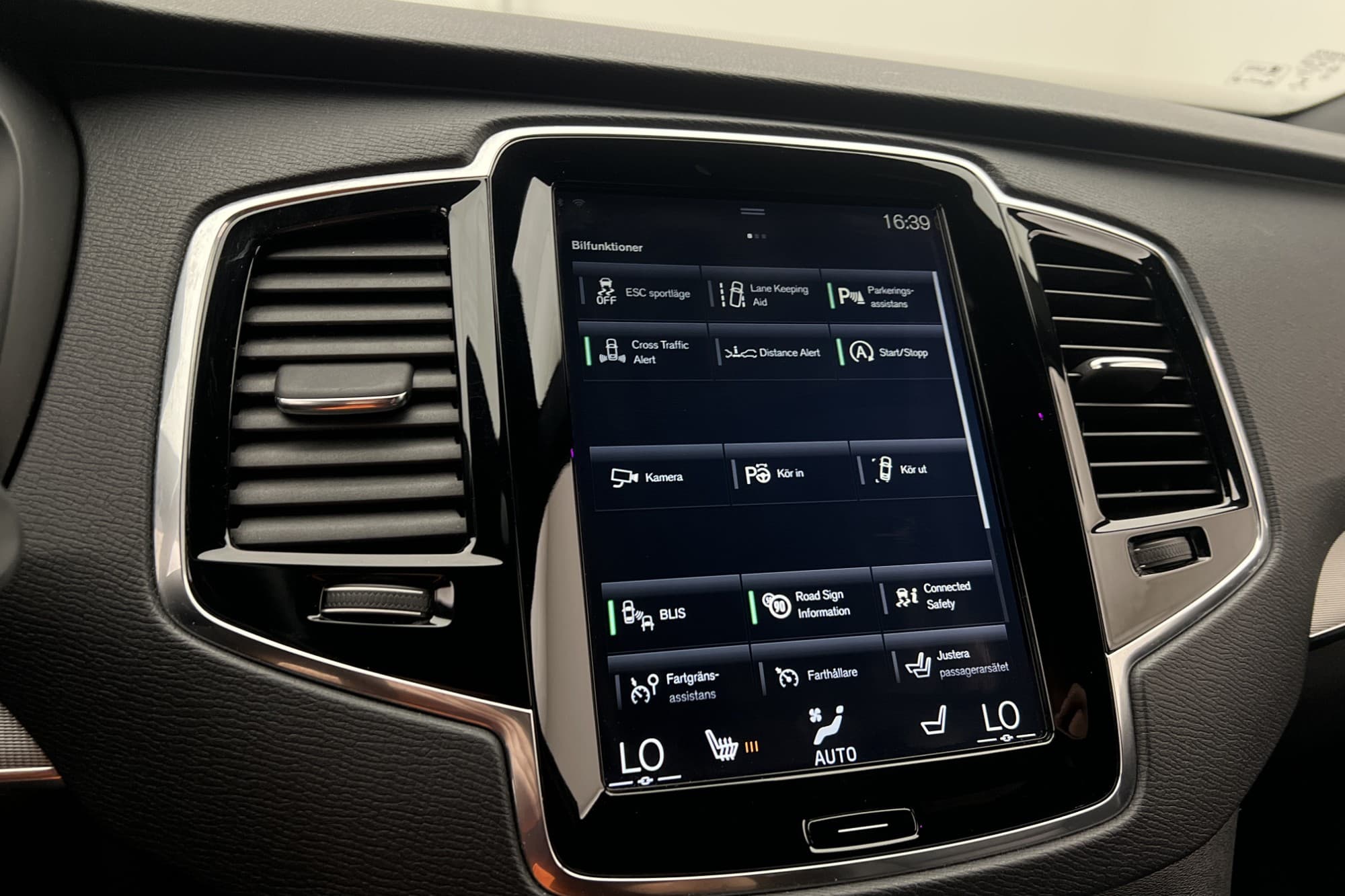 Volvo XC90 D5 235hk AWD Inscription Skinn Värm VOC 360° Drag