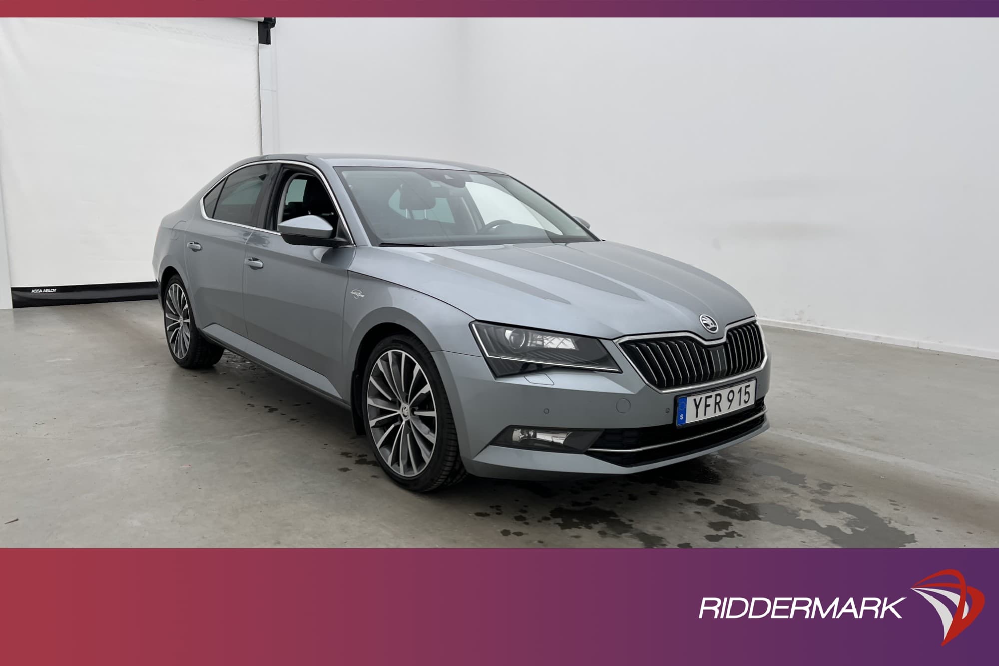 Škoda Superb 2.0 TDI 190hk L&K Canton Värmare Skinn Drag