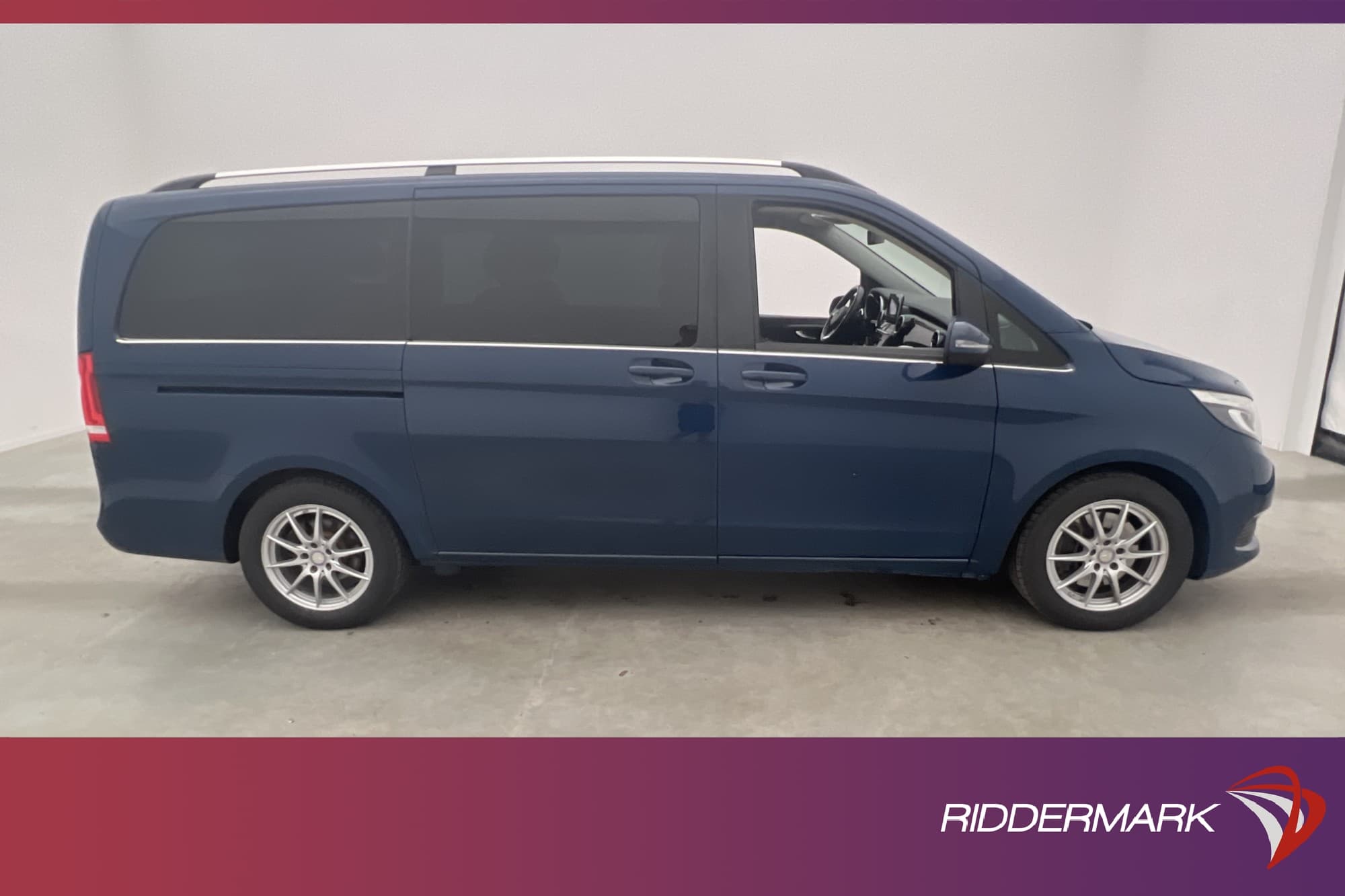 Mercedes-Benz V220
