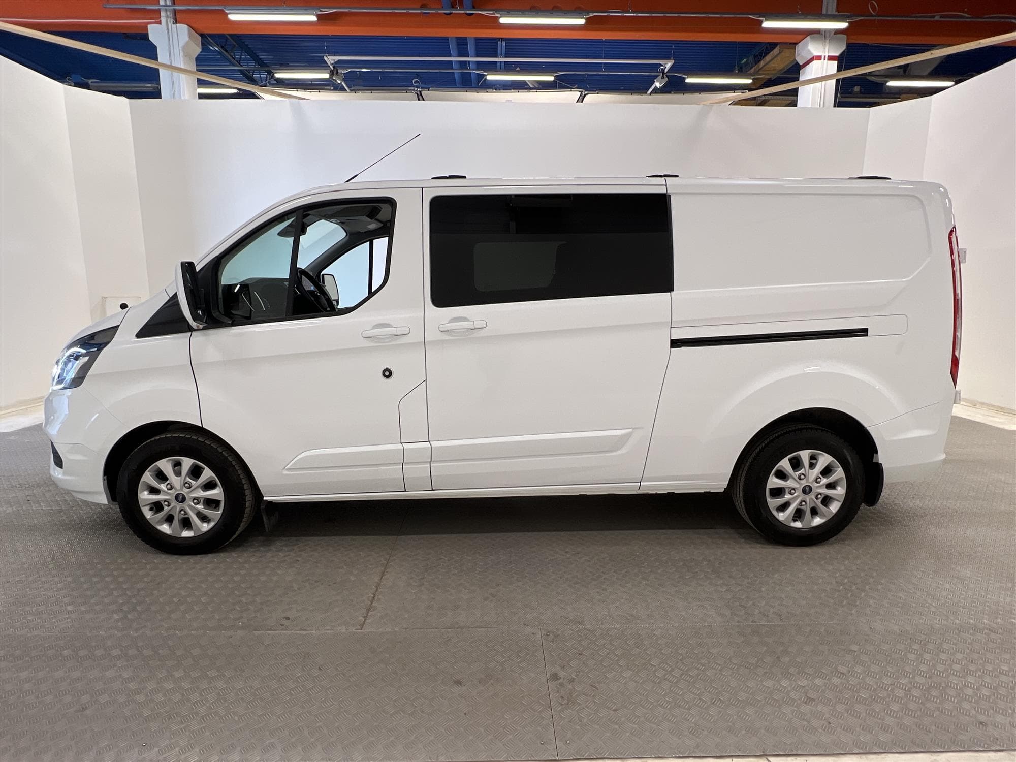 Ford Transit Custom CrewVan Aut 170hk L2 Drag Värmare Moms