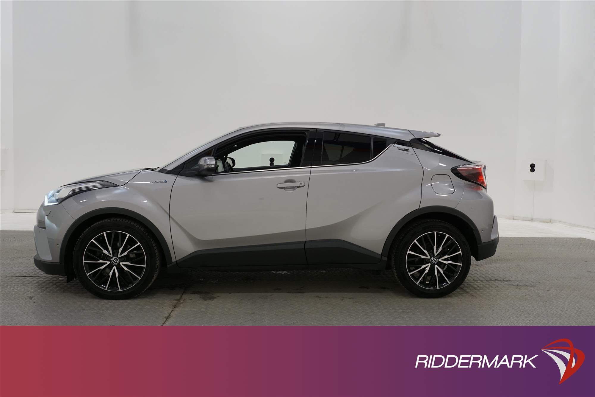 Toyota C-HR Hybrid CVT 122hk