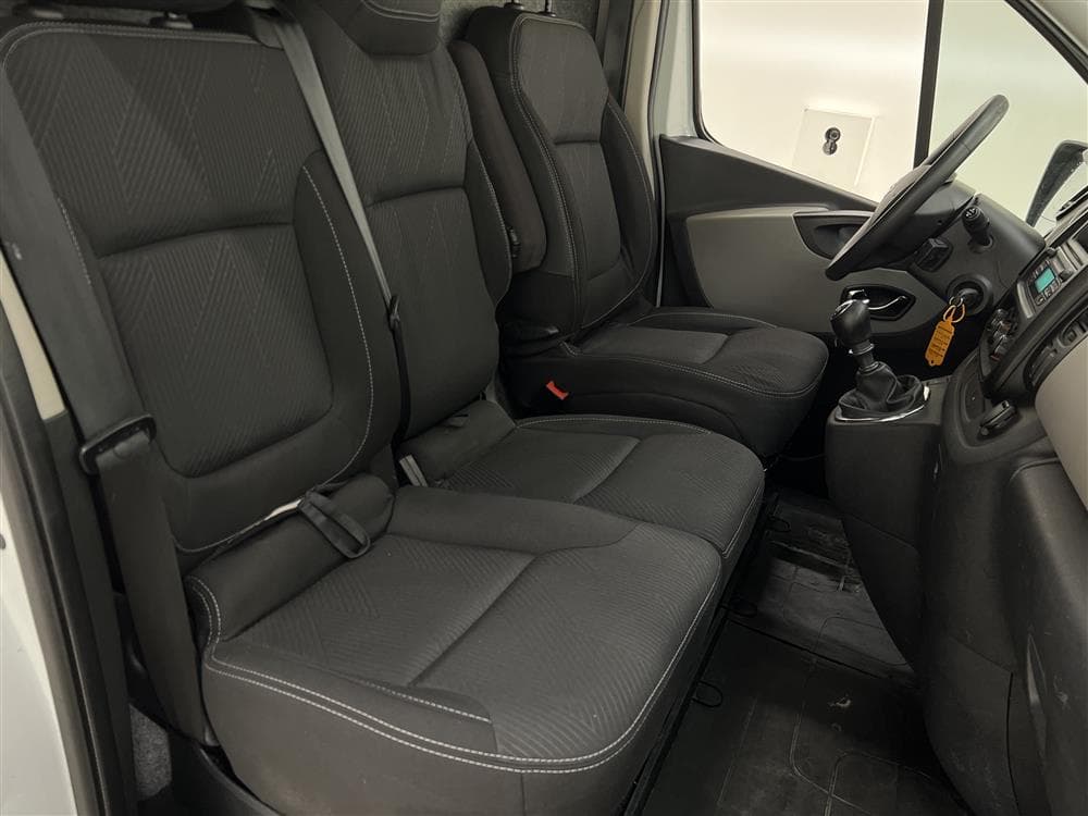Nissan NV300 1.6 dCi 120hk Eu6 Lång Värmare Moms 