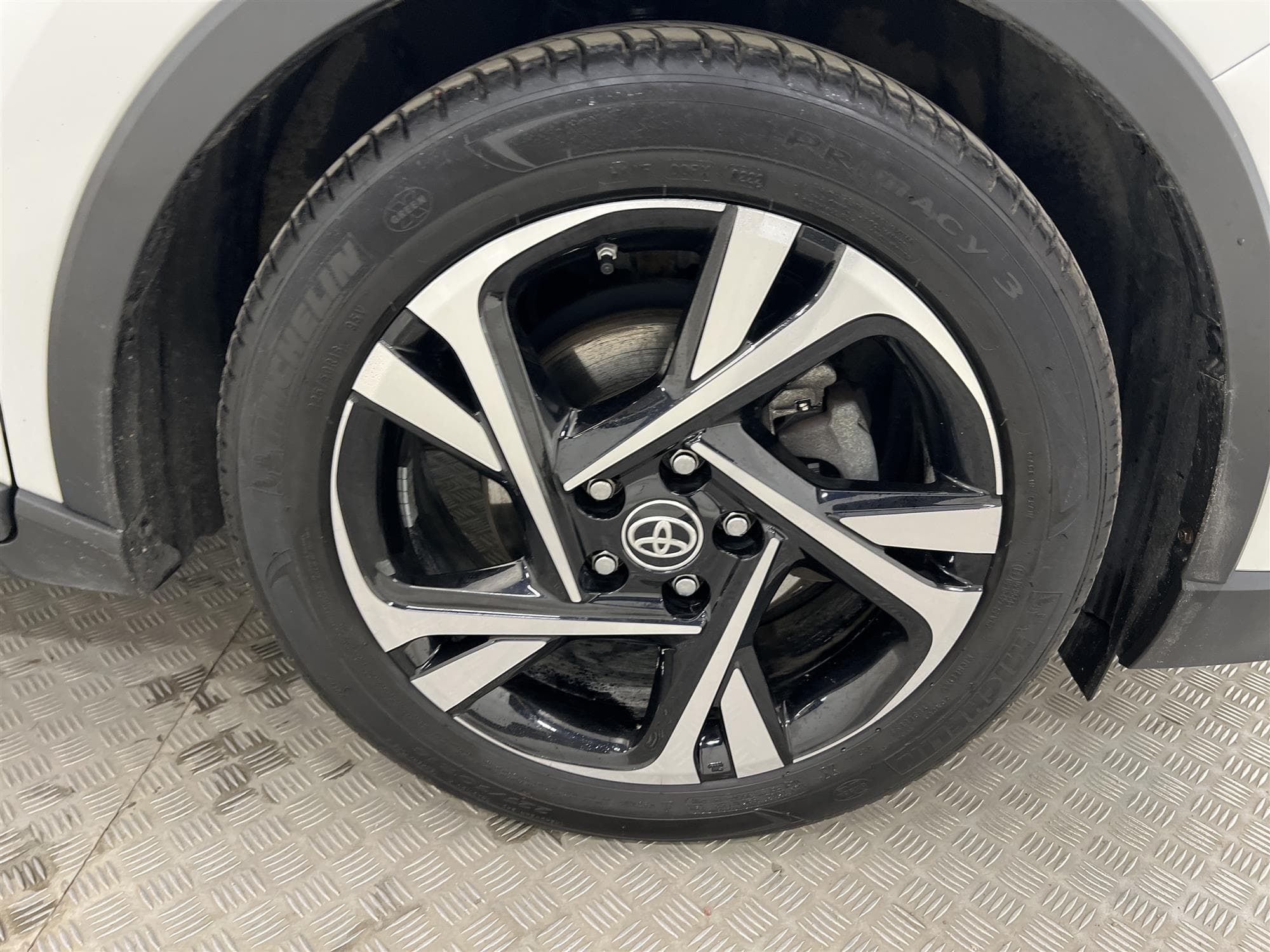 Toyota C-HR Hybrid CVT 122hk Executive M-Värm JBL Navigator