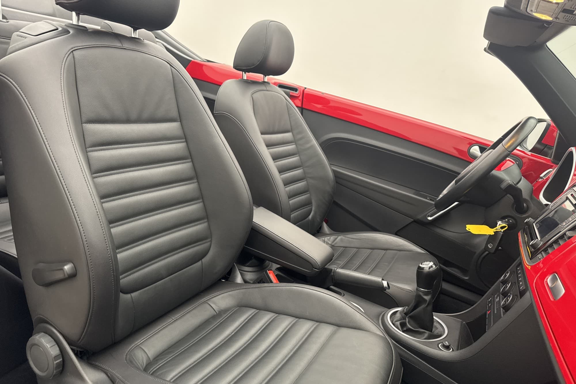Volkswagen Beetle Cabriolet TSI 105hk CarPlay Skinn Navi 