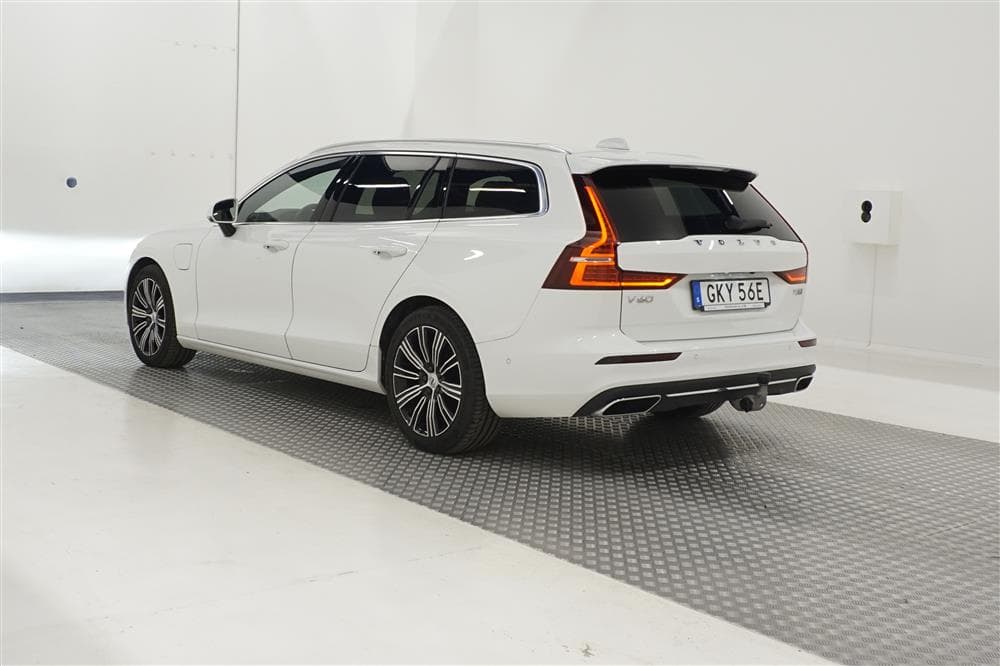 Volvo V60 T8 AWD TwEn 392hk Inscription H/K Pano Drag Nyservexteriör