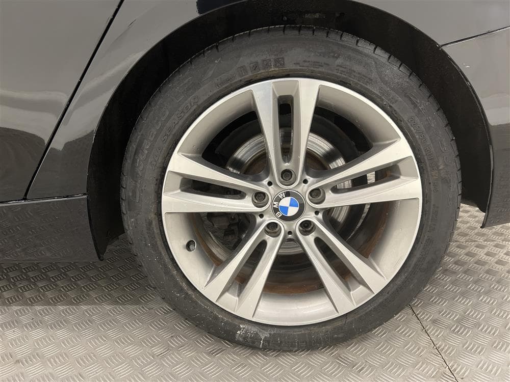 BMW 320d GT xDrive 184hk Sport line Värmare Sportavgas Draginteriör