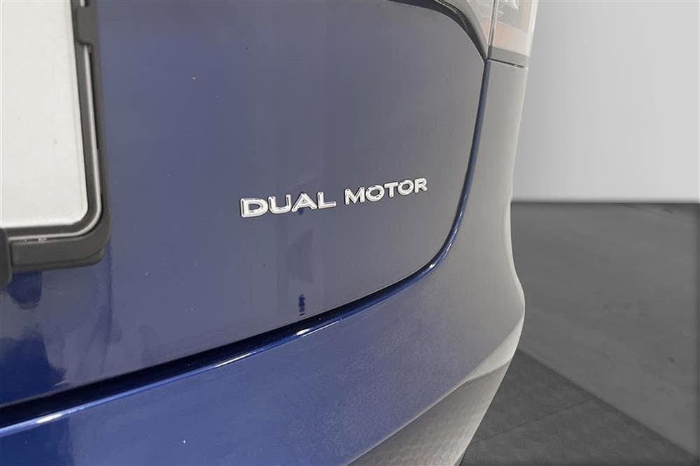 Tesla Model 3 Long Range AWD 440hk Drag Svensksåld Premiumexteriör