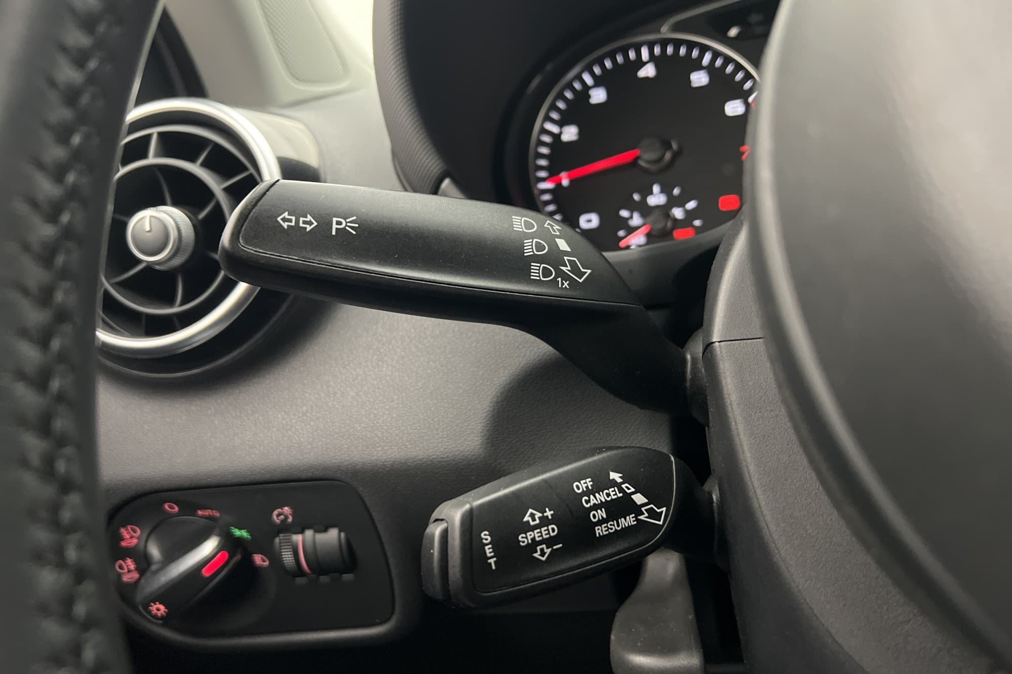 Audi A1 Sportback 1.0 TFSI 95hk S-Line Halvskinn Låg-Skatt