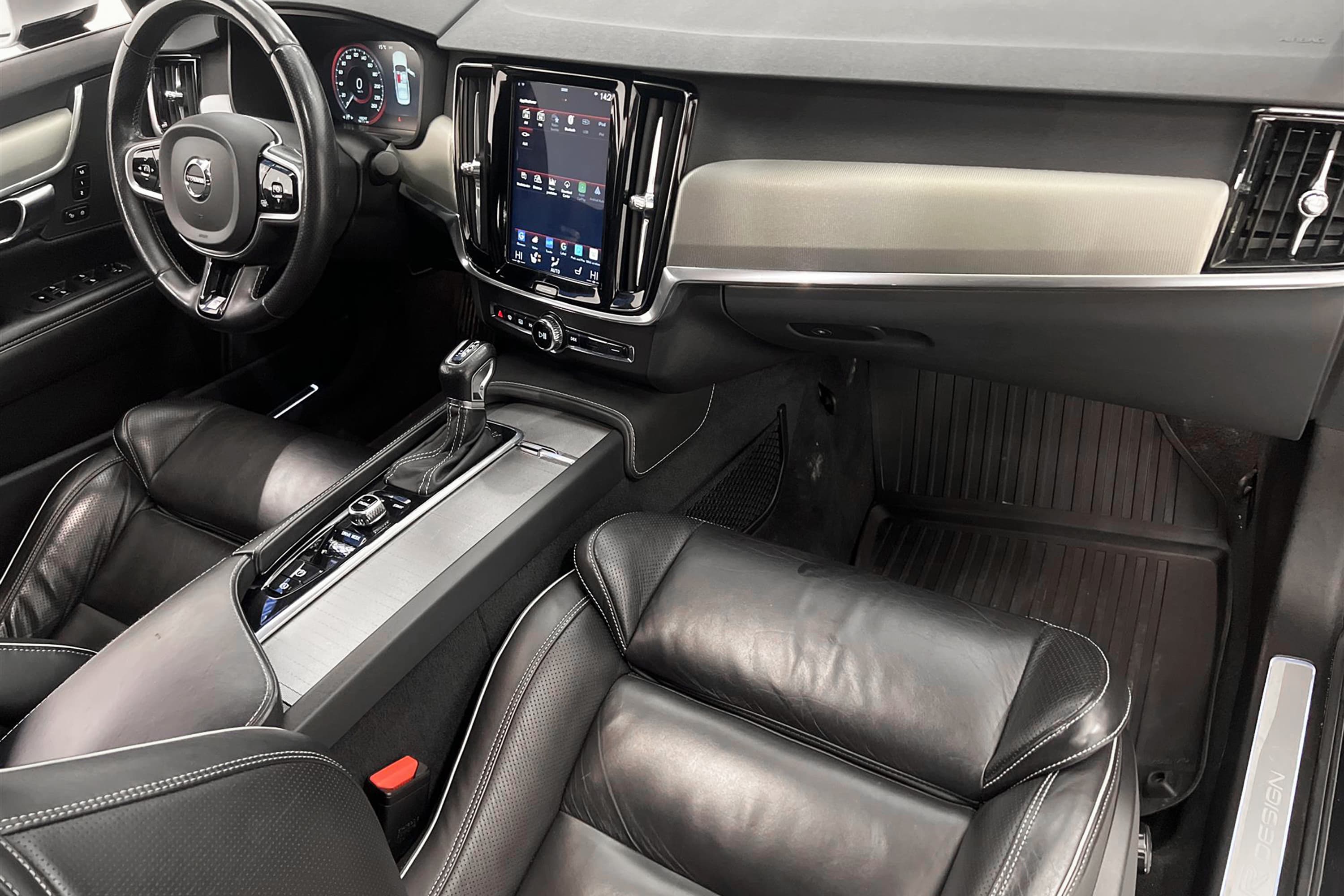 Volvo S90  D5 AWD  235hk R-Design VOC HUD Drag D-Värm Blis