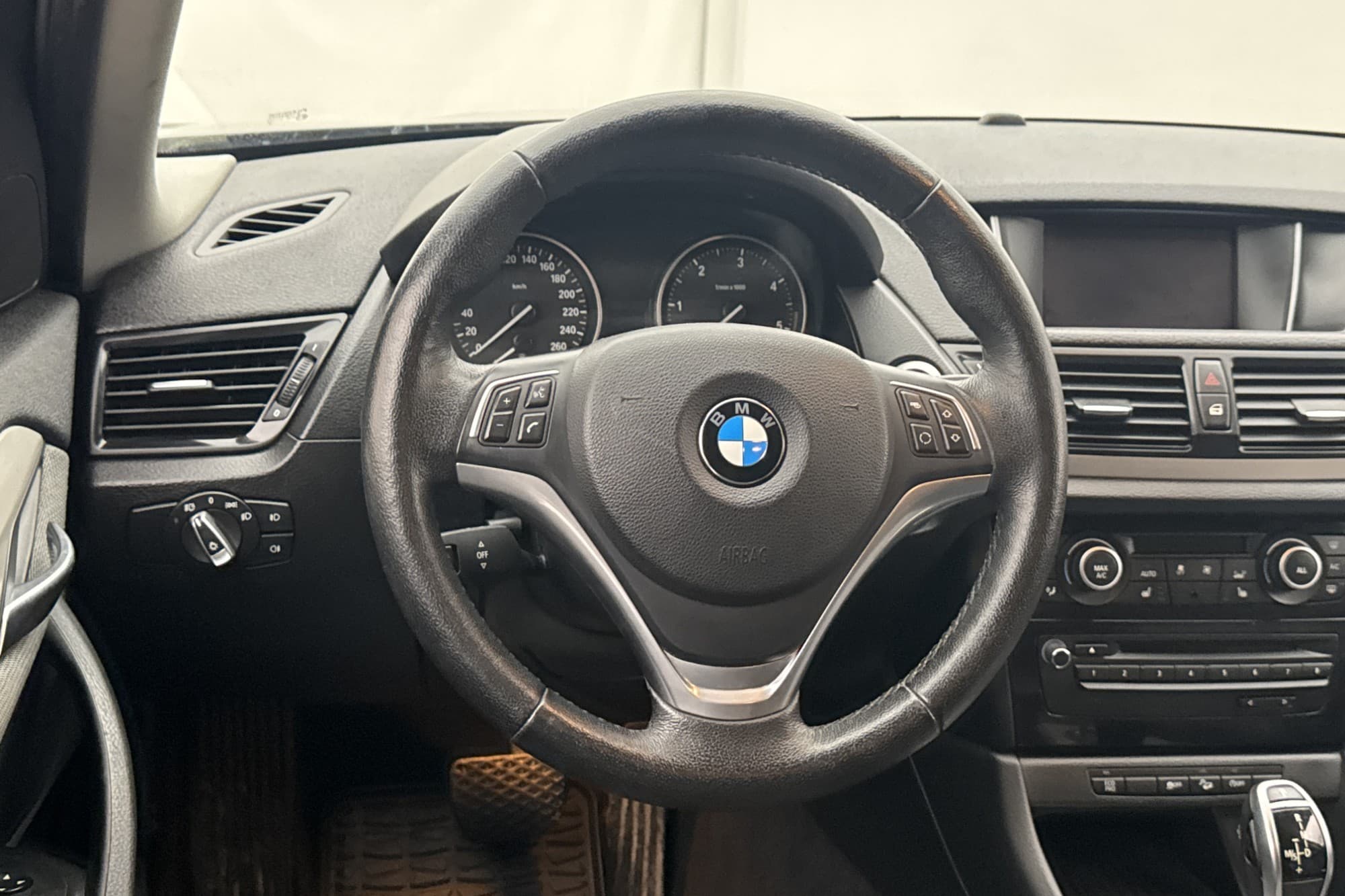 BMW X1 xDrive18d M-Värmare Drag Navi Sensorer Rattvärme