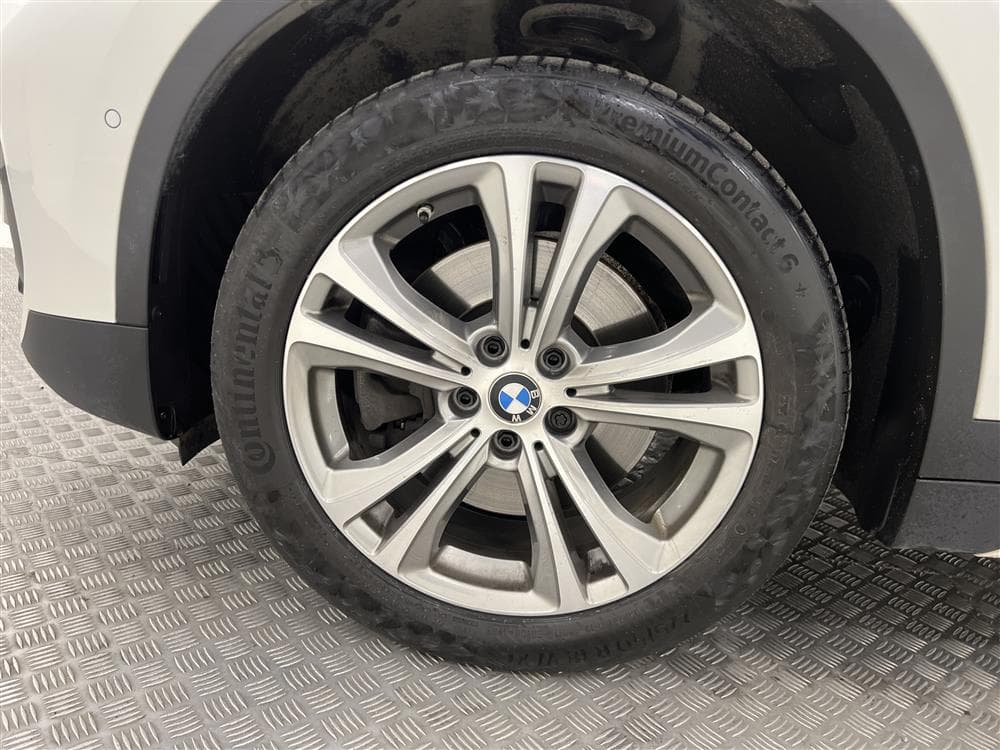 BMW X1 xDrive20d 190hk Sport Line Moms HUD HiFi Navi Draginteriör
