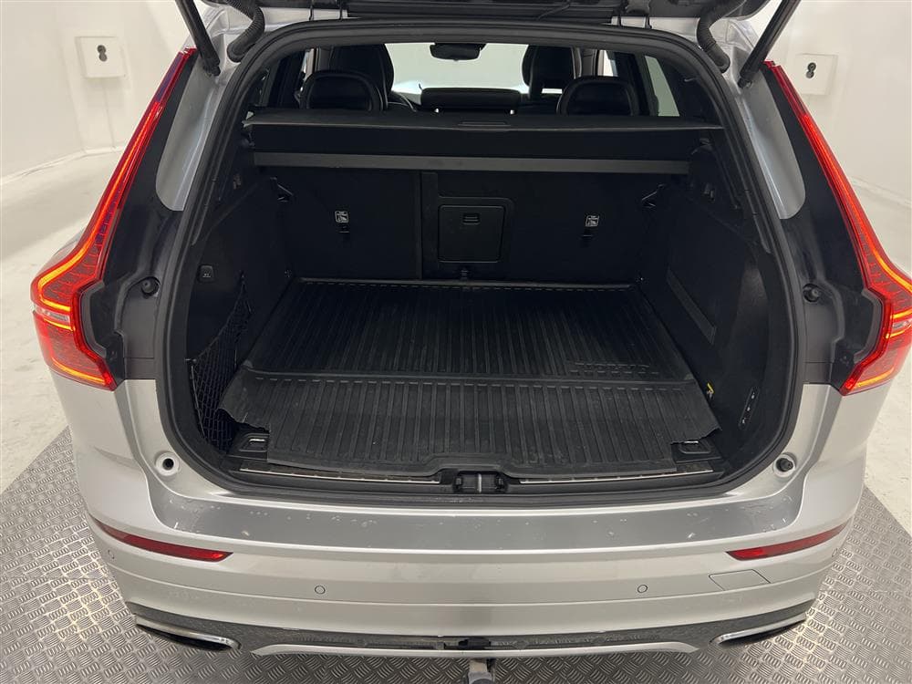 Volvo XC60 T8 AWD TwEn 407hk R-Design Pano Drag Backkamerainteriör