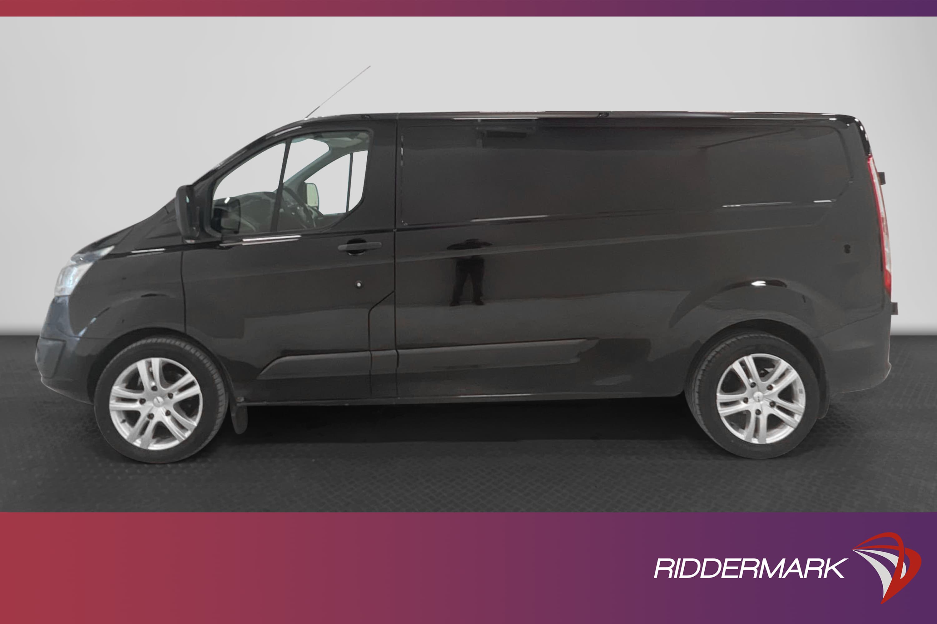 Ford Transit Custom L2 2.2 125hk Värmare V-inredd Dragkrok
