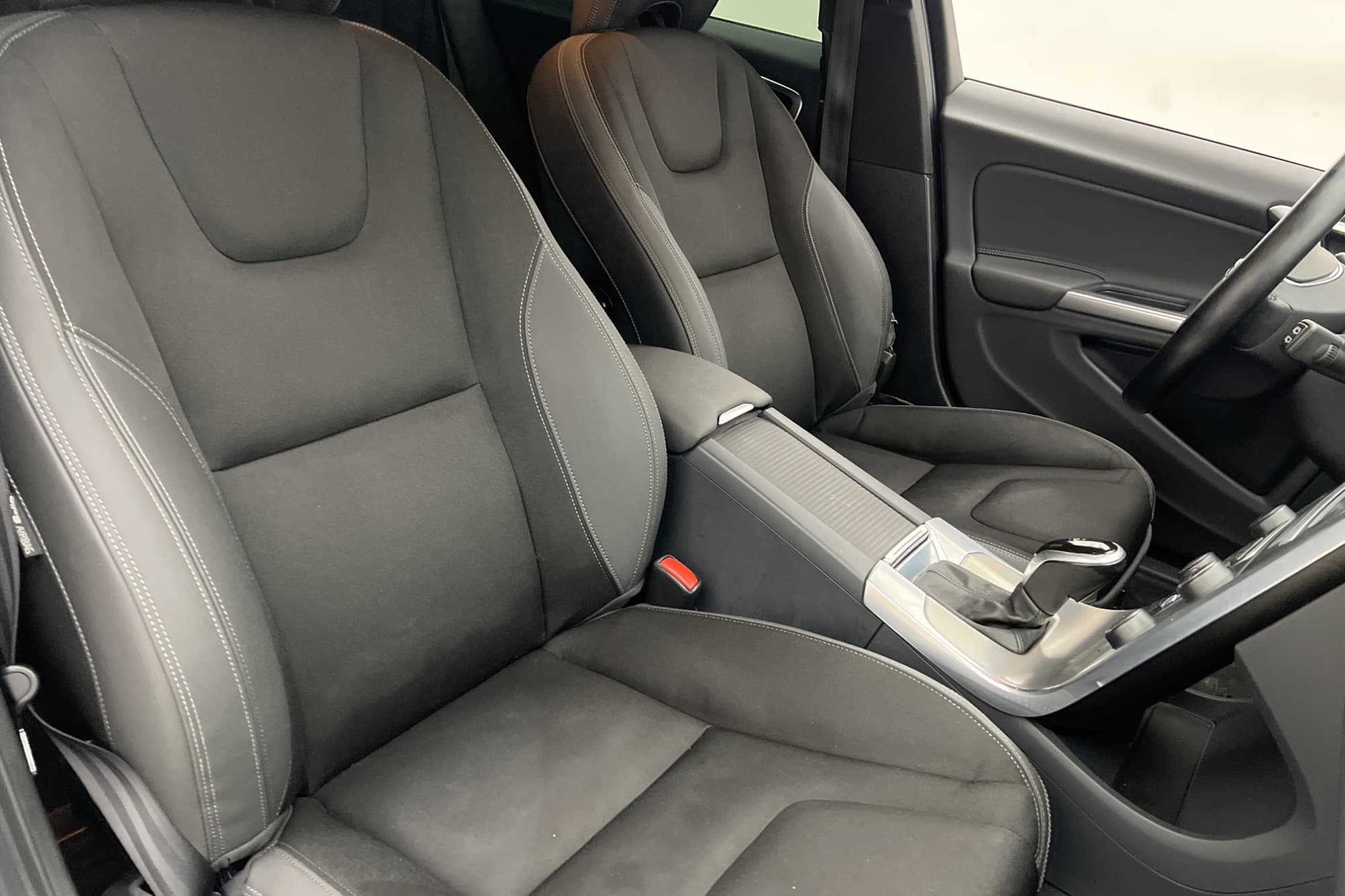 Volvo V60 D4 181hk Momentum Värm Sensorer Halvskinn Rattvärm