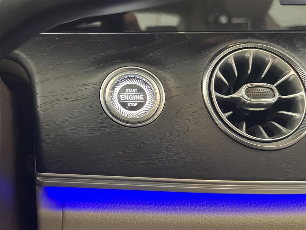 Mercedes-Benz E 220 d Coupé 194hk AMG D-värm Pano Skinn Naviinteriör