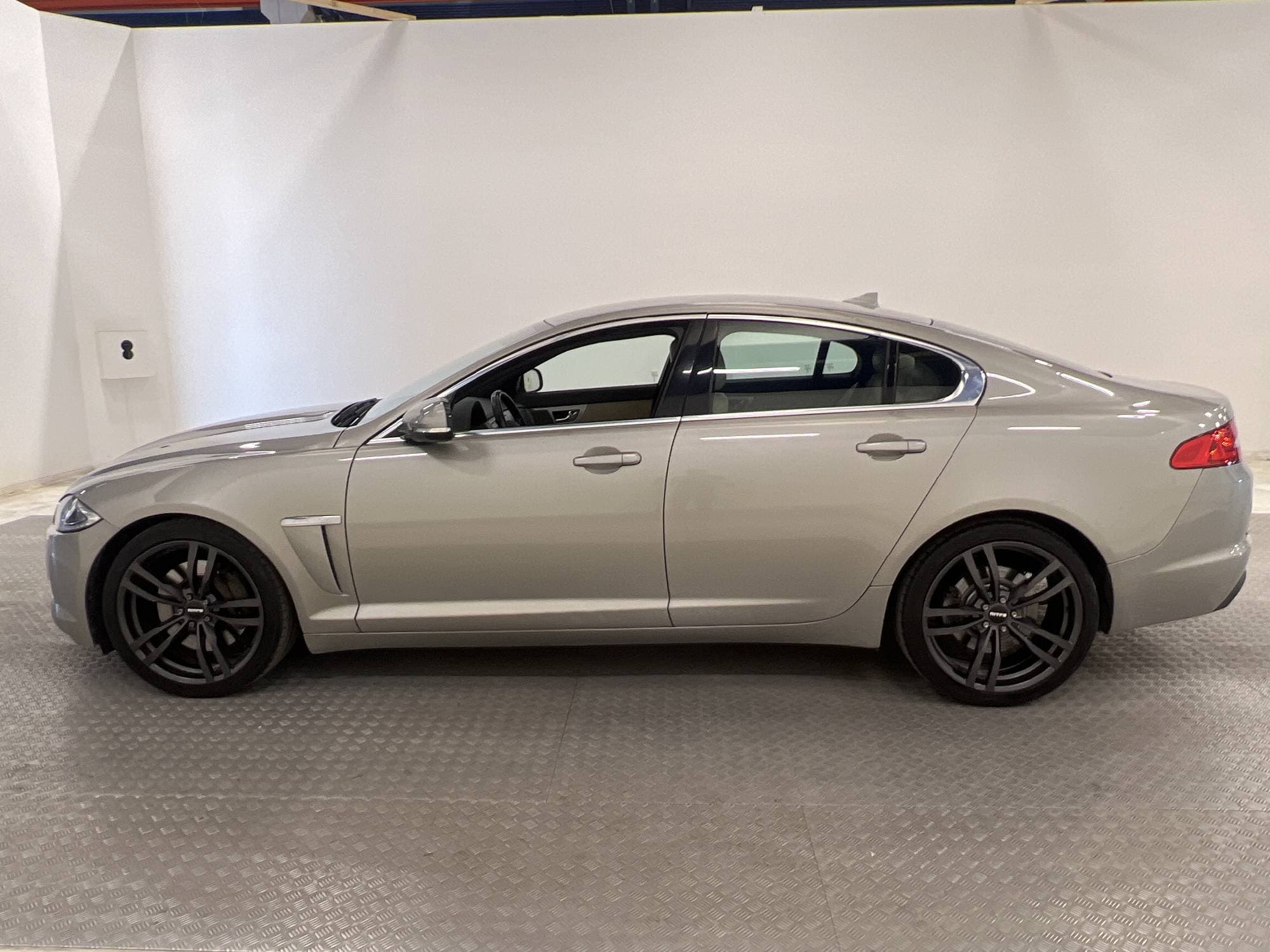 Jaguar XF 3.0 V6 275hk