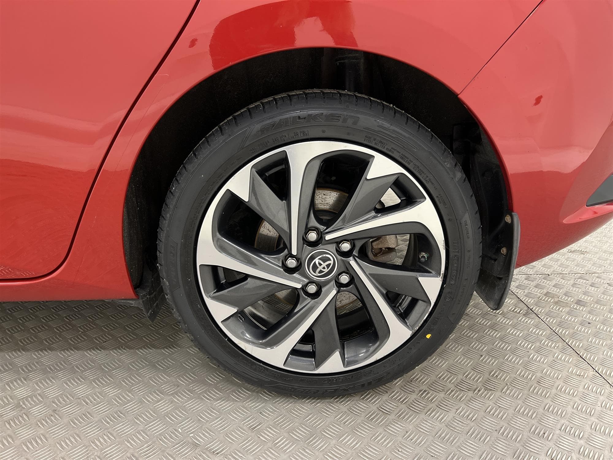Toyota  Auris Hybrid e-CVT 136hk   B-Kam Låg Skatt 0,39L/mil