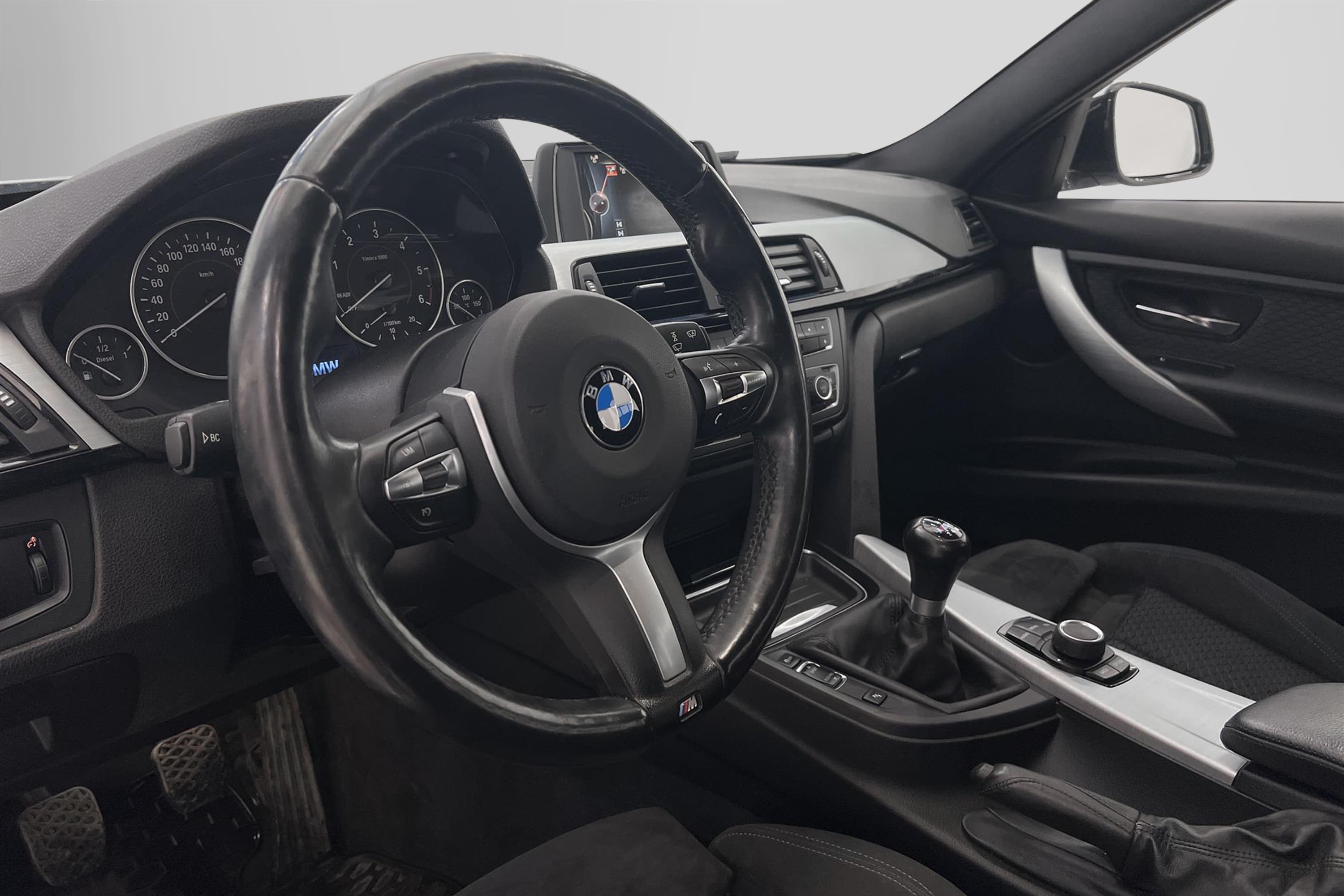 BMW 318d xDrive Touring 143hk M Sport 2 Brukare Hifi Drag