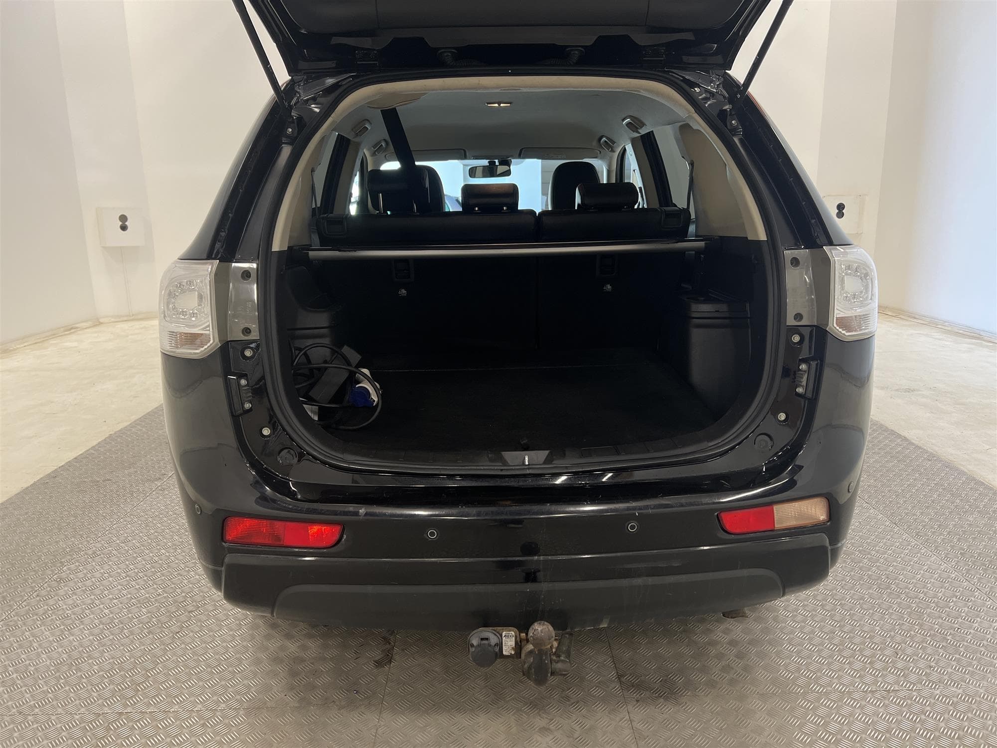Mitsubishi Outlander P-HEV 2.0 Hybrid 4WD 203hk B-Kam Drag