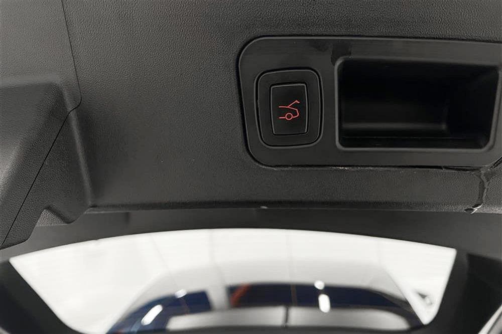Tesla Model Standard Range AWD Luftfjädring AP Sv-såldinteriör