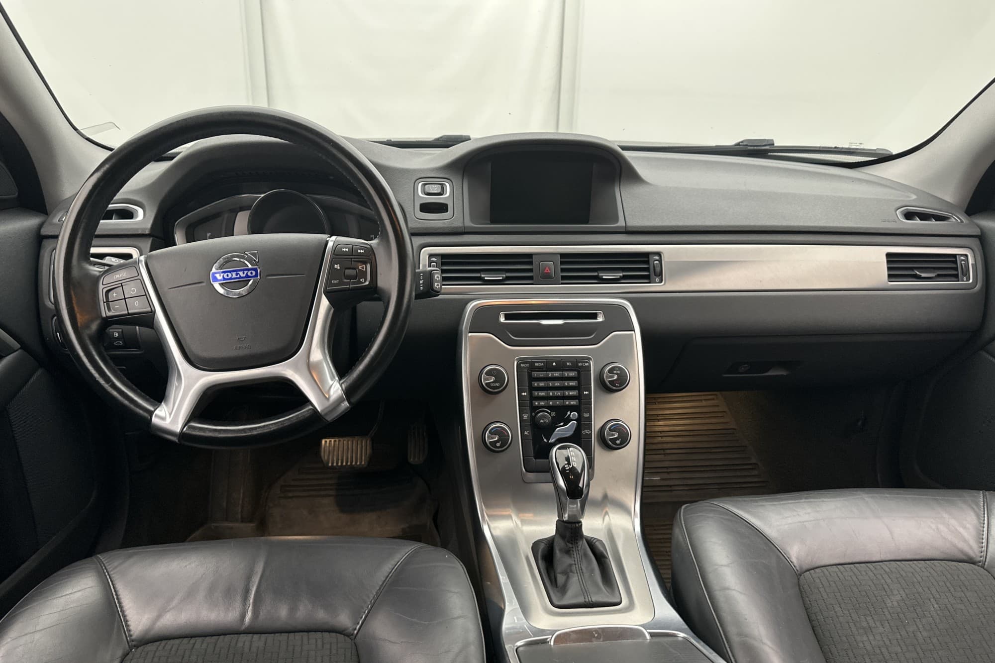 Volvo V70 D4 AWD Momentum VOC Värmare Dragkrok Sensorer
