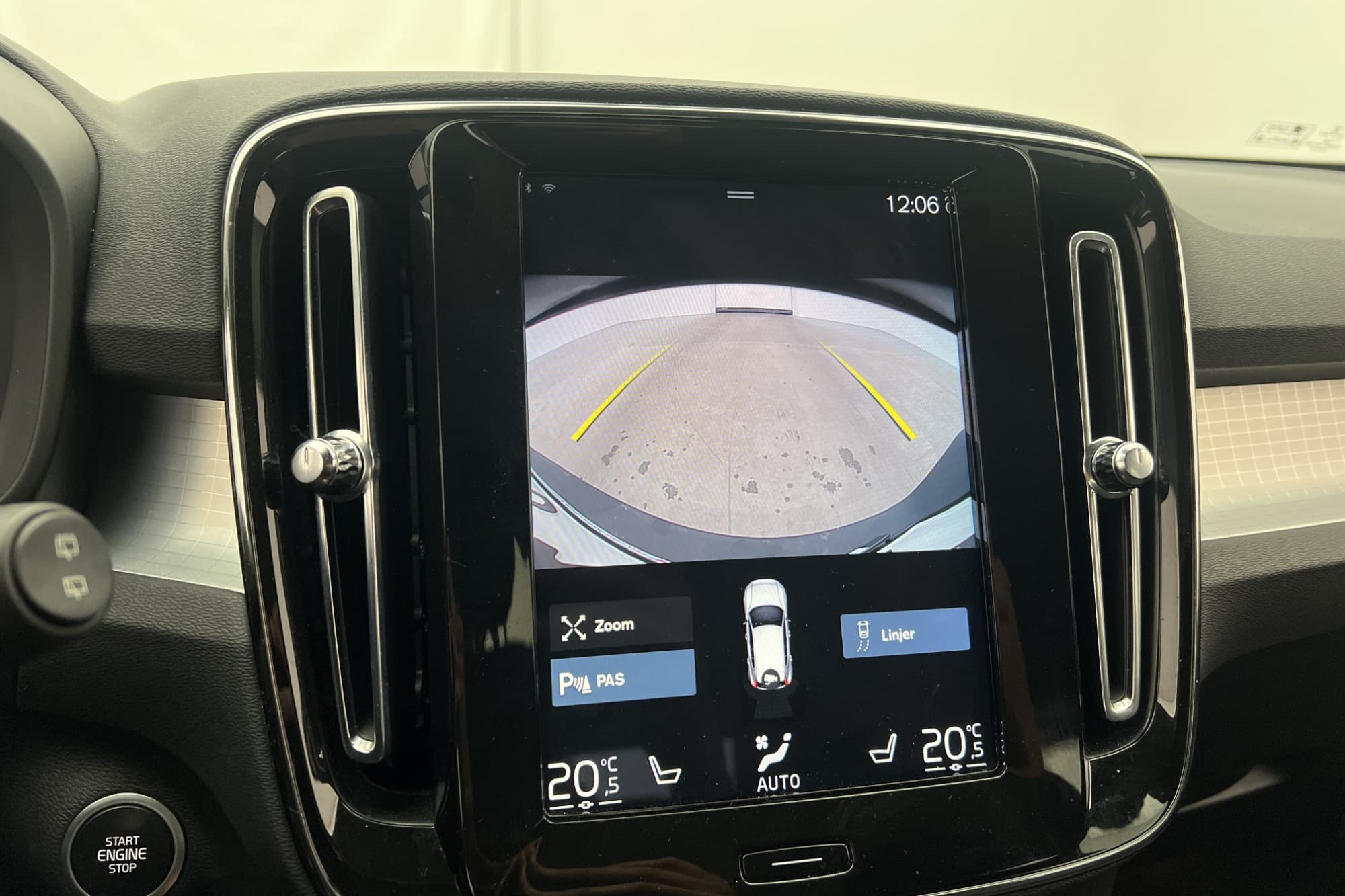 Volvo XC40 T2 Momentum VOC Värmare Kamera Navi Rattvärme