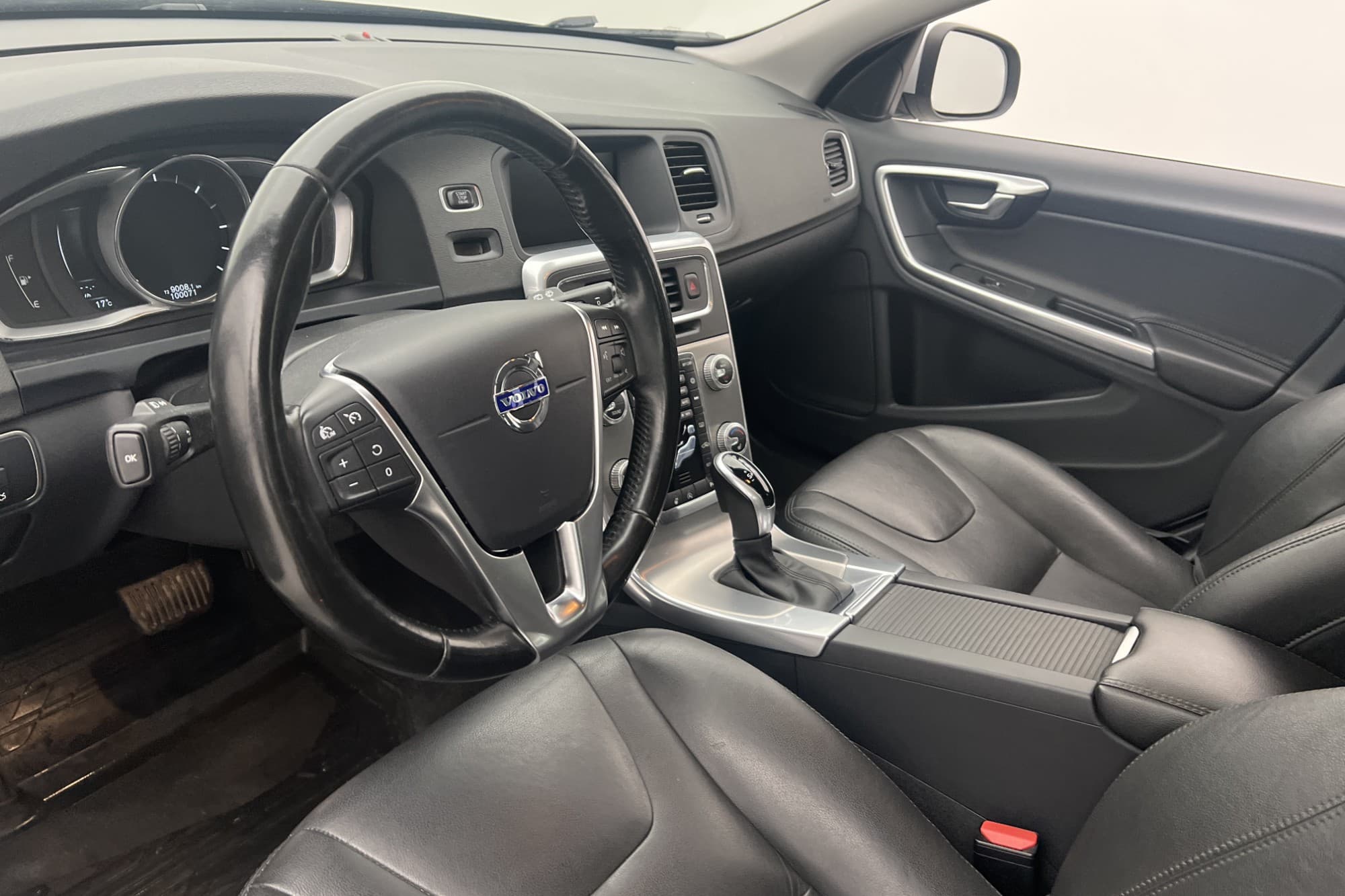 Volvo V60 D4 190hk Summum VOC Dragkrok Navigator D-Värmare