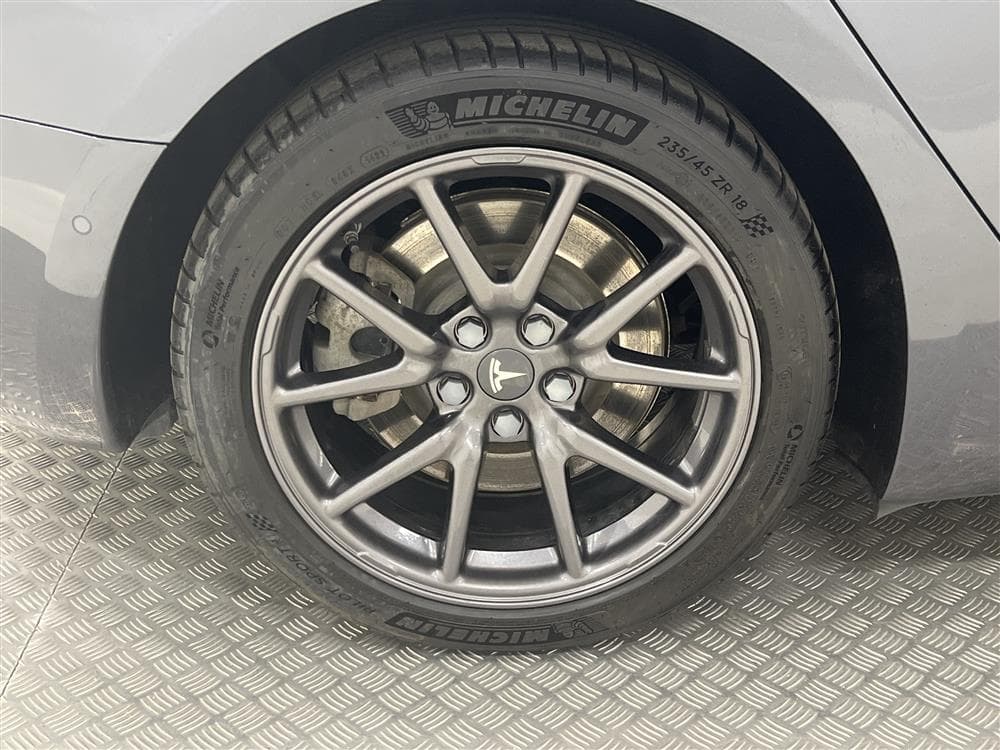 Tesla Model 3 Long Range AWD 440hk Svensksåld 1 Brukareinteriör