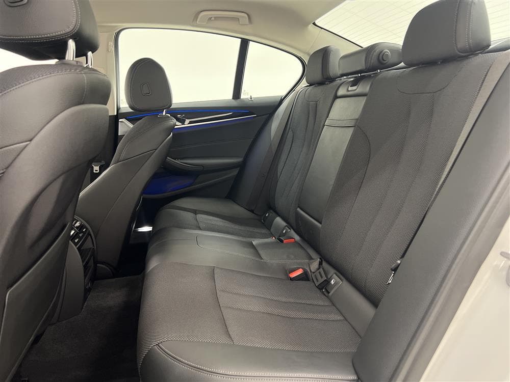 BMW 520d xDrive 190hk Sportline Navi B-kam LÅGSKATTinteriör