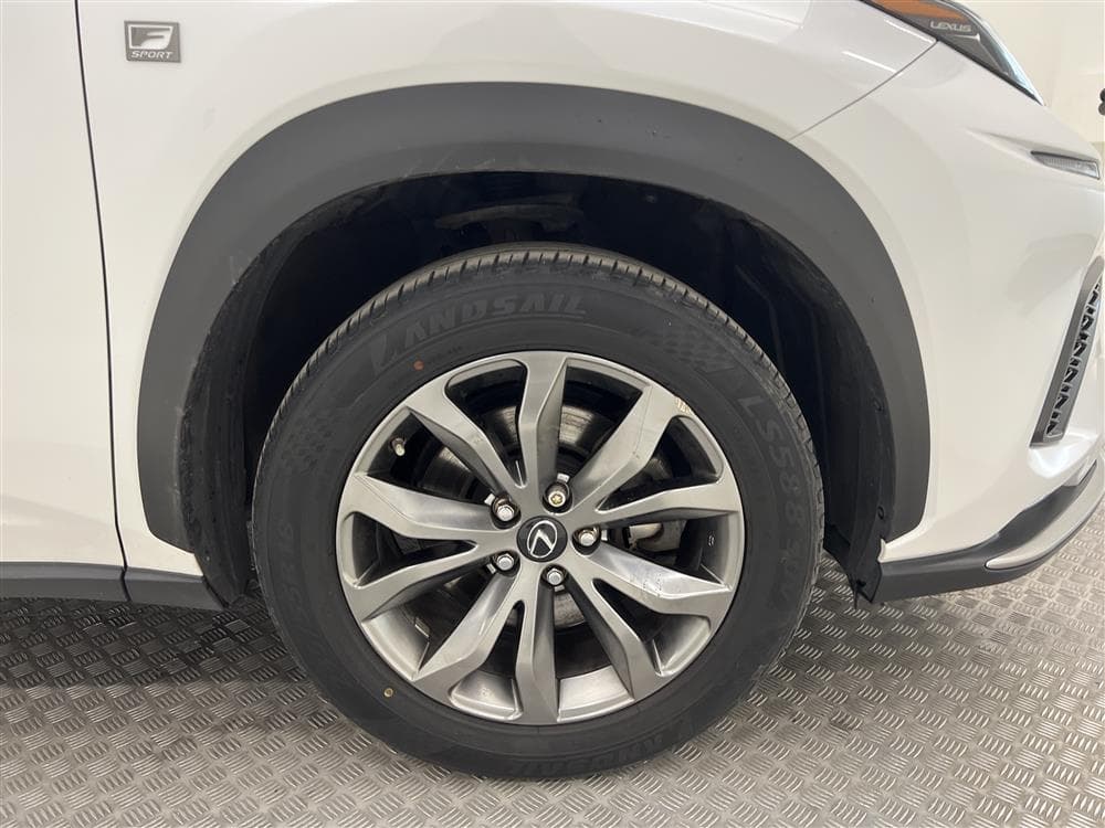 Lexus NX 300h 2.5 E-CVT 197hk AWD F Sport Skinn Navi B-Kaminteriör