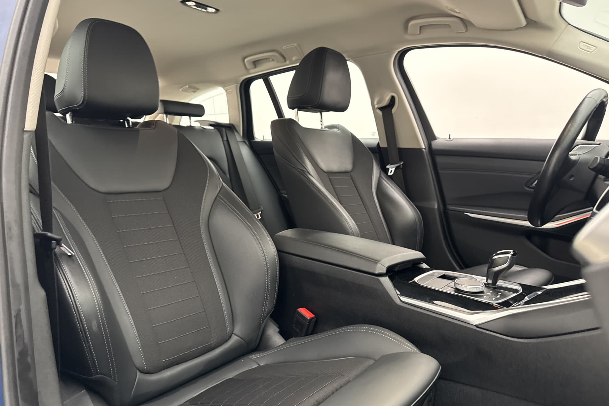 BMW 330e xDrive 292hk Sport Line HiFi Navi CarPlay MOMS