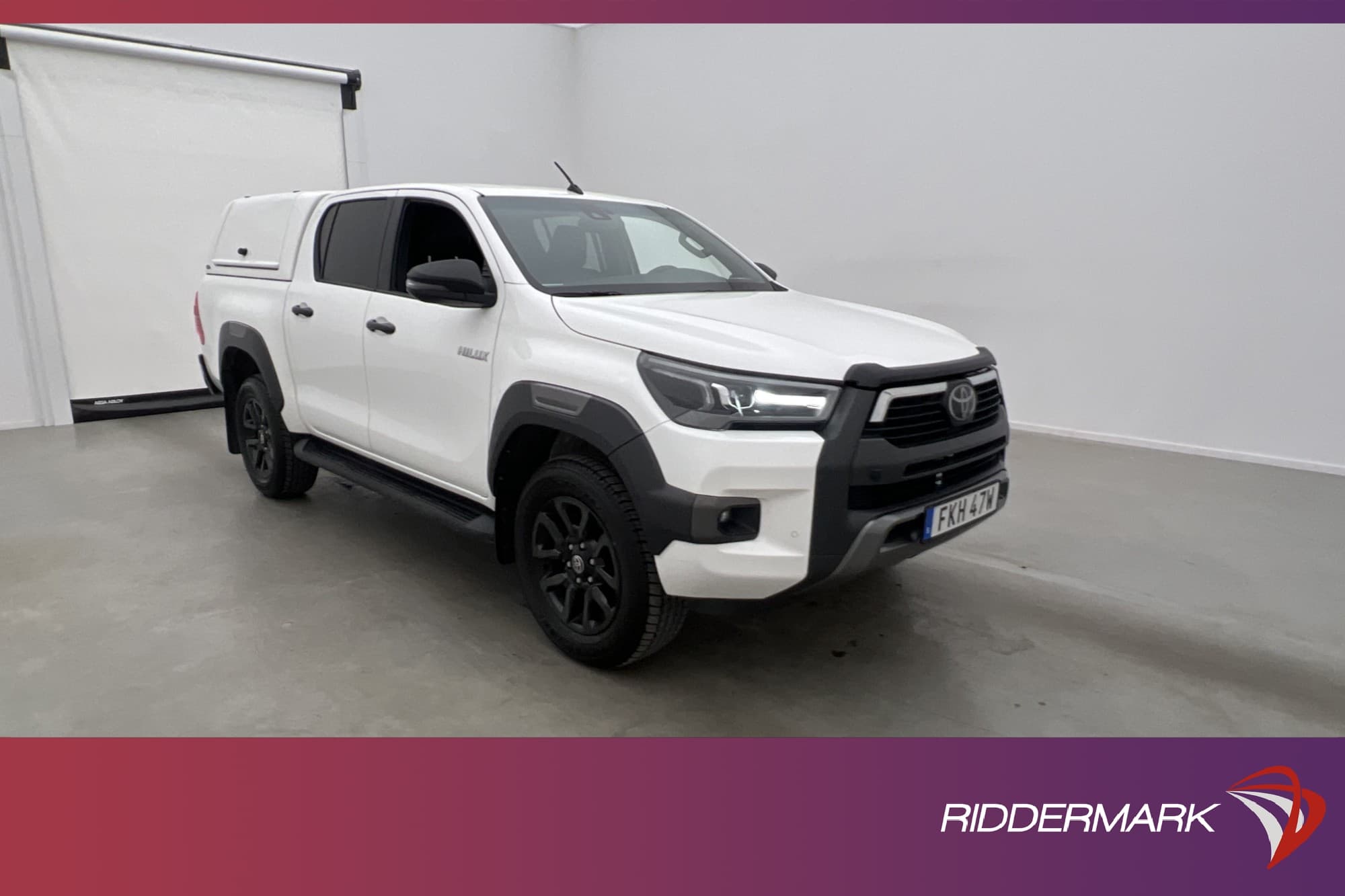Toyota Hilux Invincible 2.8 4WD M/K-Värm Drag JBL Diff Moms