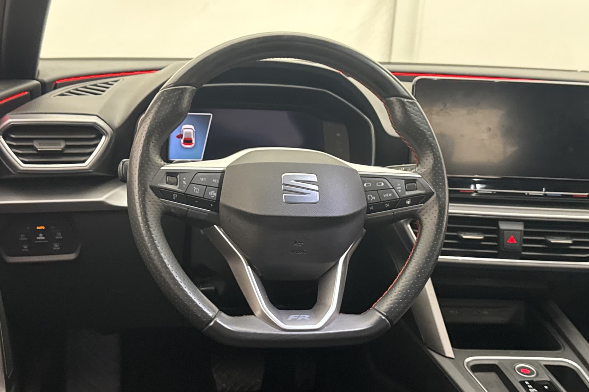 SEAT Leon 1.5 eTSI 150hk FR Cockpit M&K-Värmare Kamera Navi