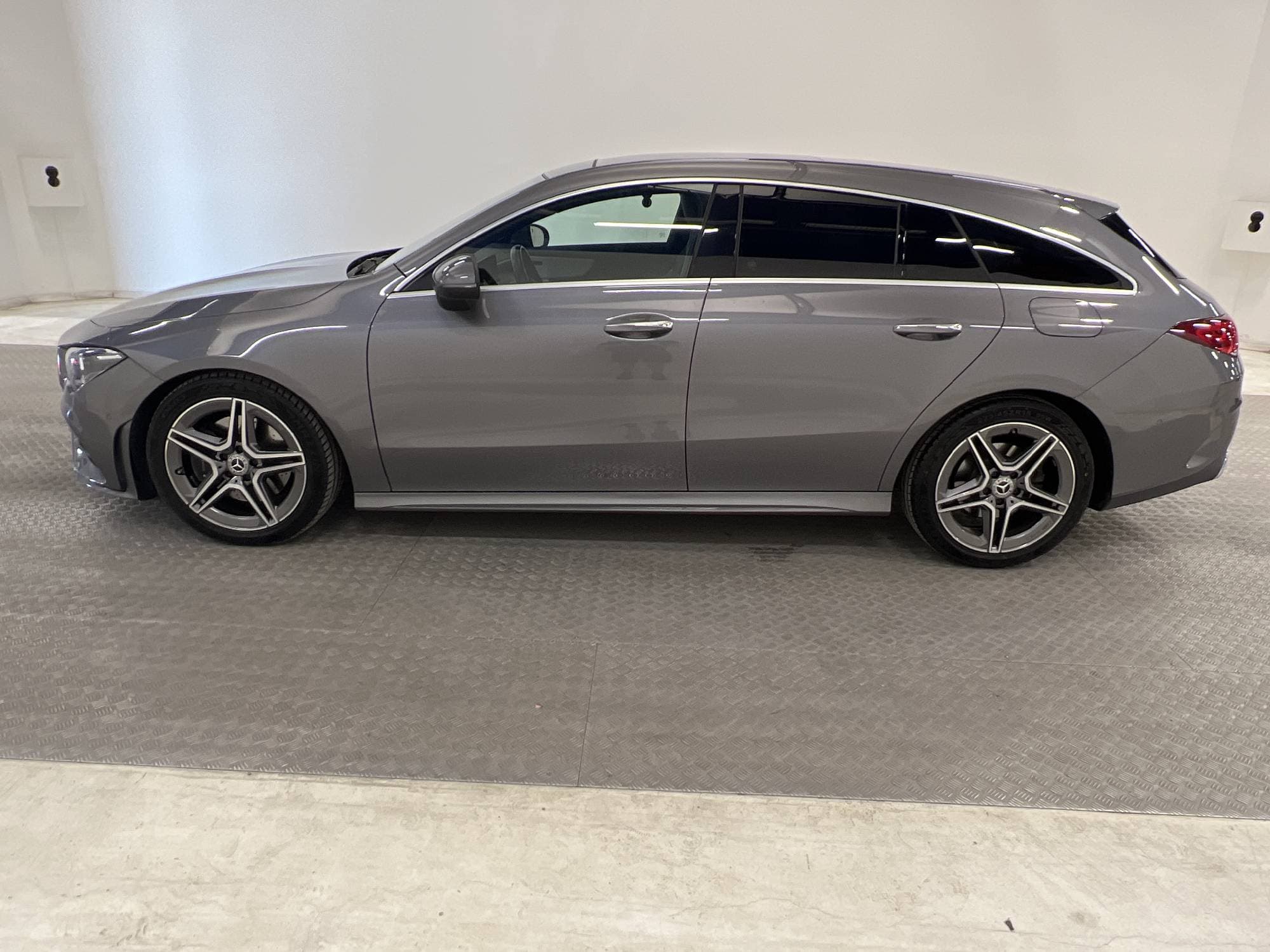 Mercedes-Benz CLA 200 SB AMG B-kam Pano Navi Burmester