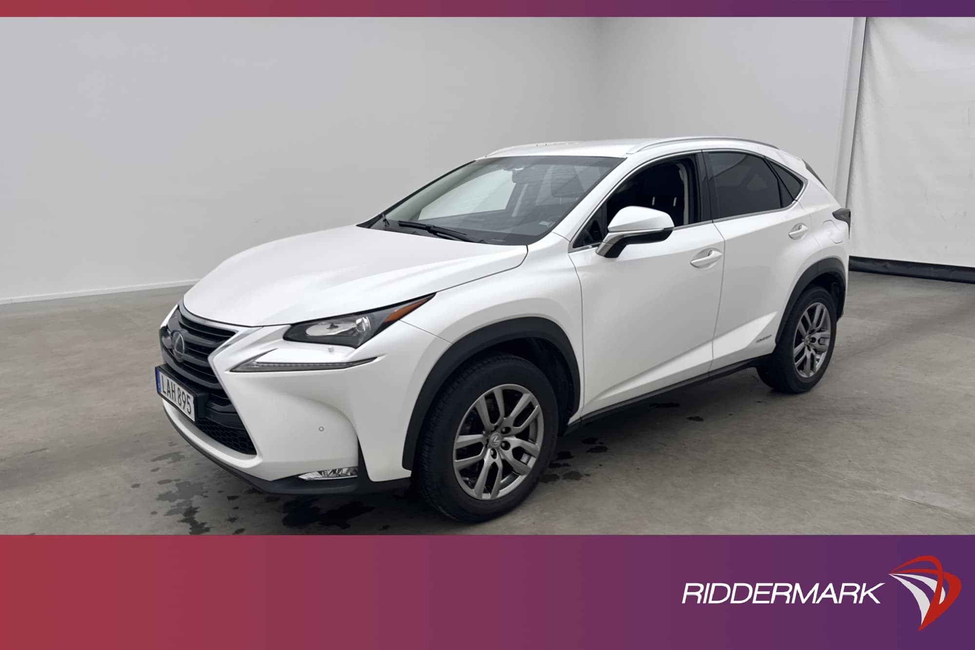 Lexus NX 300h AWD 197hk Executive Kamera Navi Skinn Elstolar