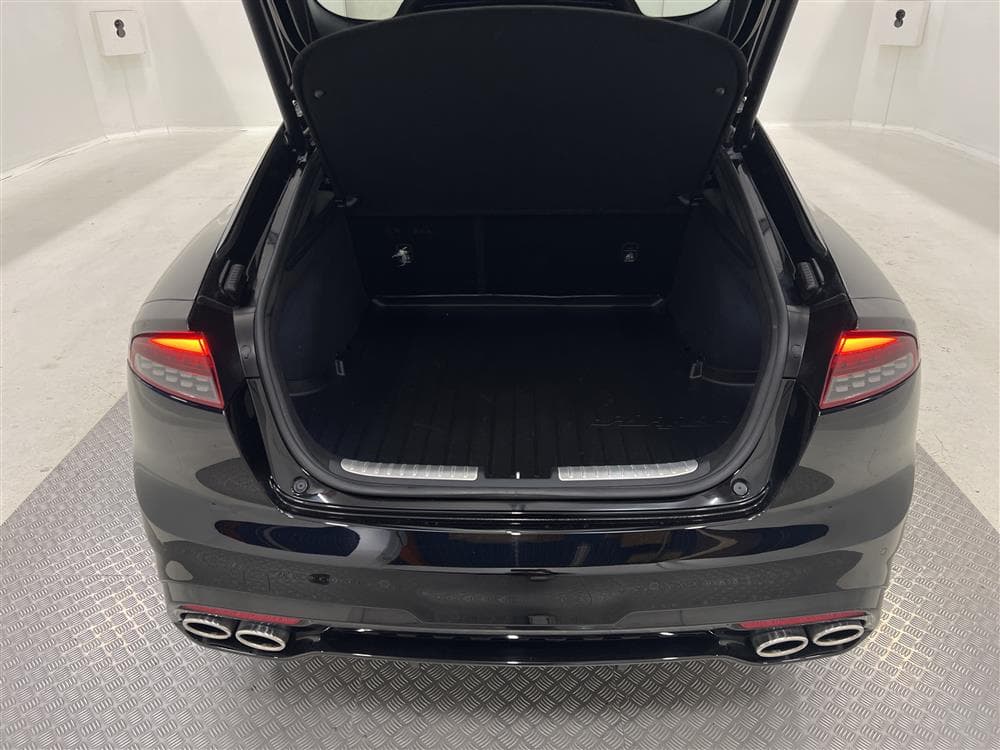 Kia Stinger GT 3.3 T-GDi AWD 370hk Pano H/K HUD 360° Naviinteriör