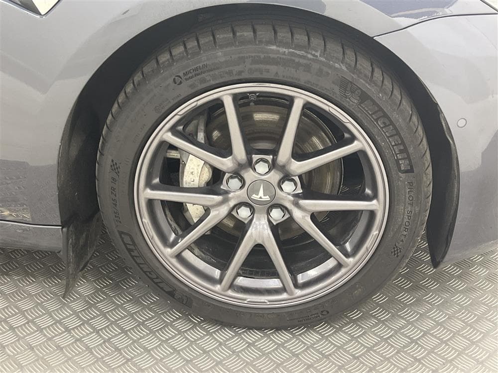 Tesla Model 3 Long Range AWD 440hk Svensksåld 1 Brukareinteriör