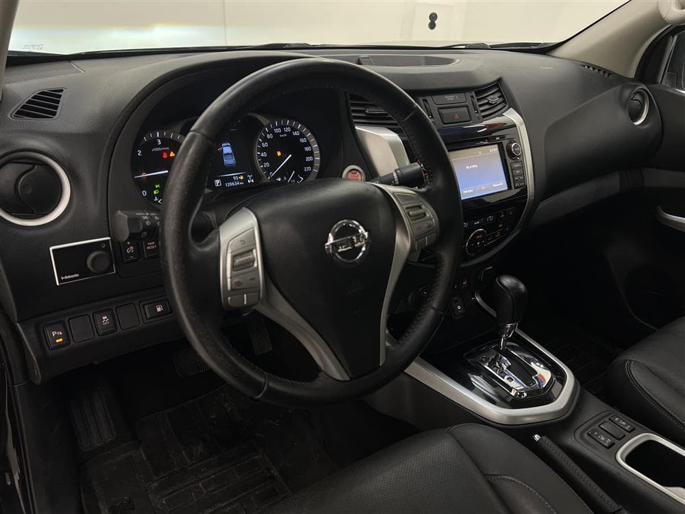 Nissan Navara 2.3dCi Automat Tekna 4x4 Eu6 Värmare Taklucka interiör