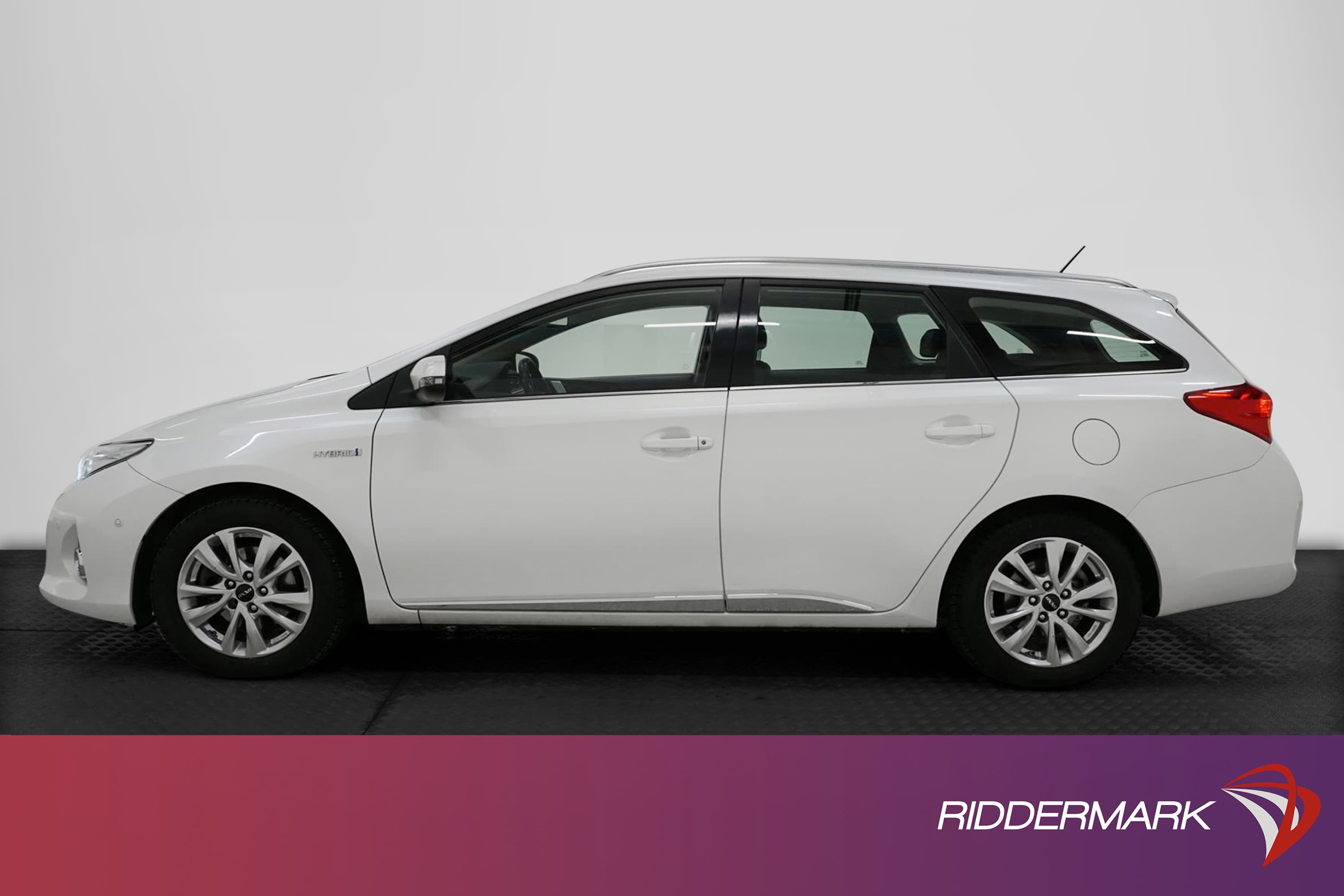 Toyota Auris Sports Hybrid e-CVT 136hk