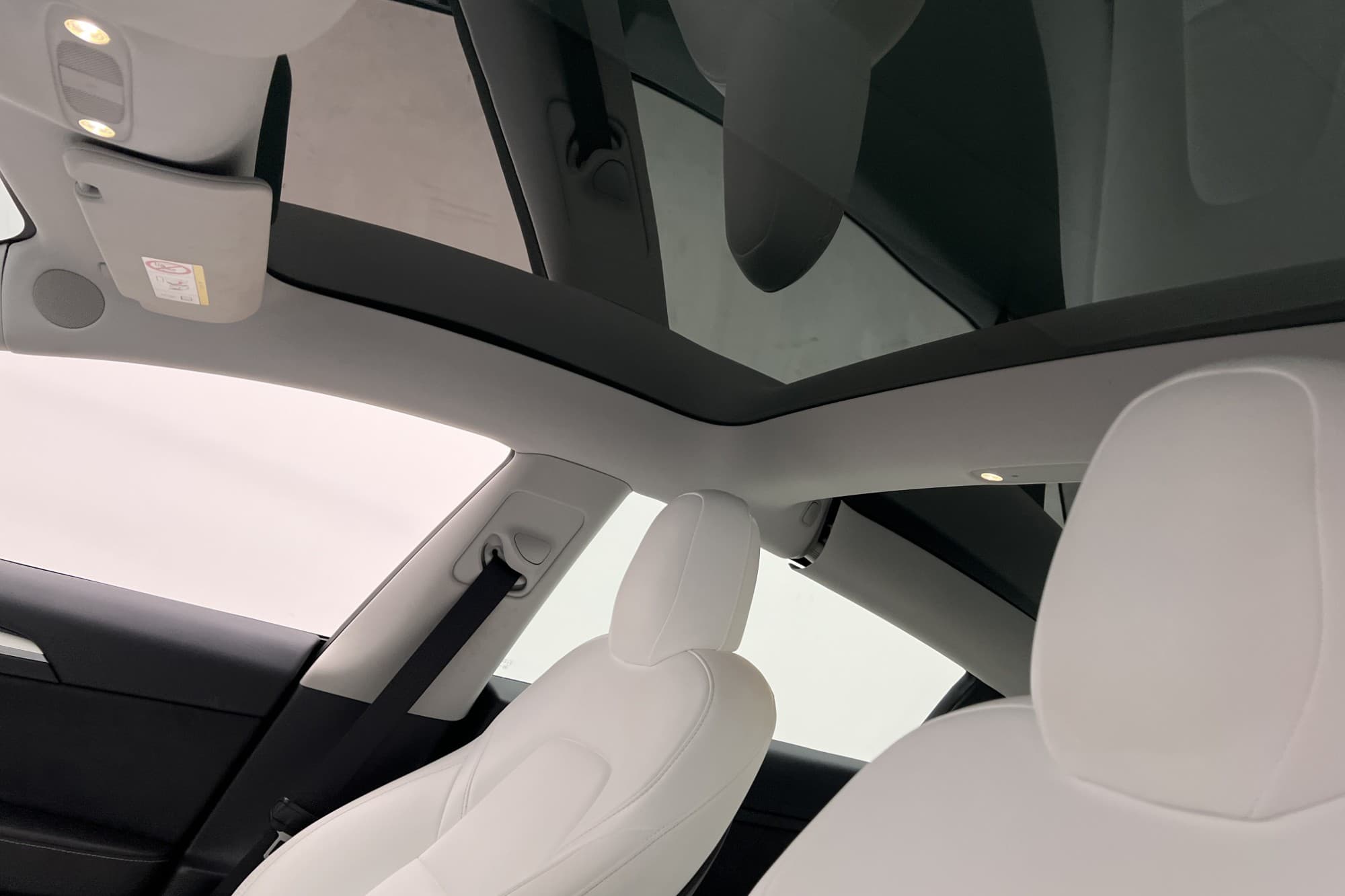 Tesla Model 3 Long Range AWD Svensksåld Ljus interiör AP