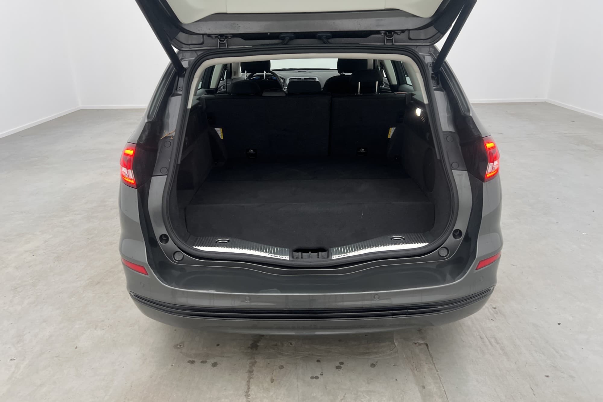 Ford Mondeo Kombi Hybrid 187hk Titanium Kamera Navi