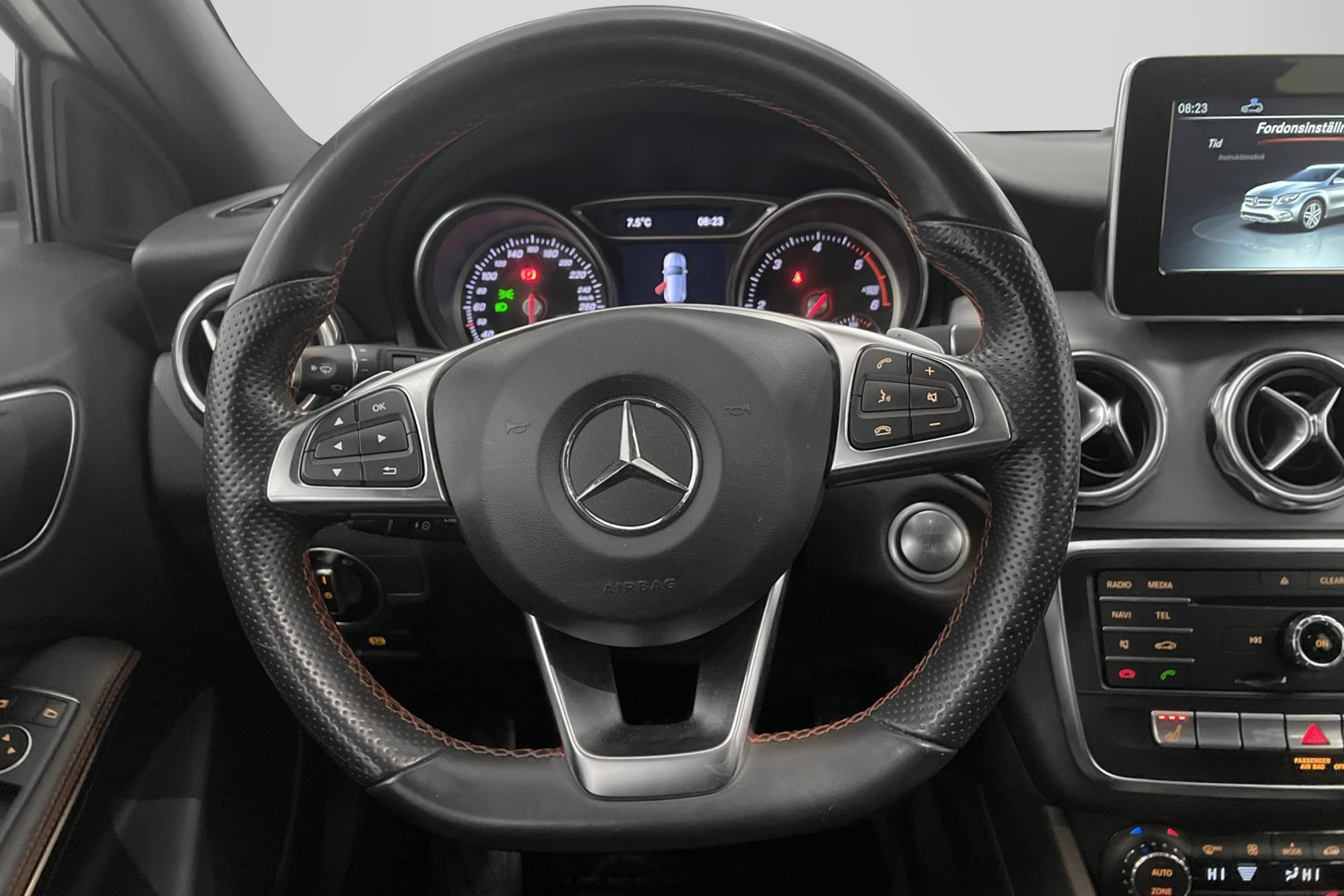 Mercedes-Benz GLA 200 d 136hk AMG Panorama Halvskinn CarPlay
