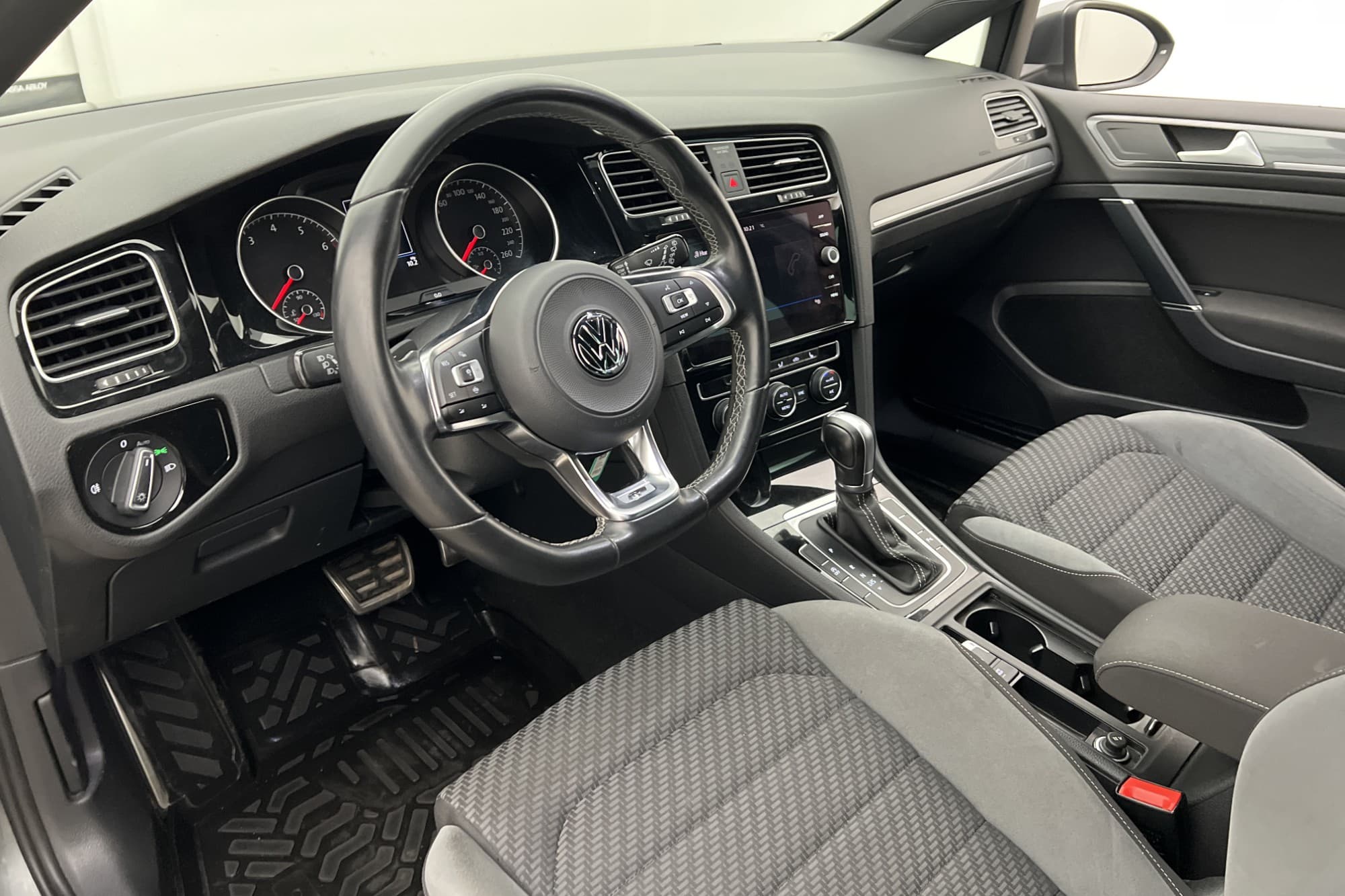 Volkswagen Golf SC 1.5 150hk R-Line Värmare Kamera CarPlay