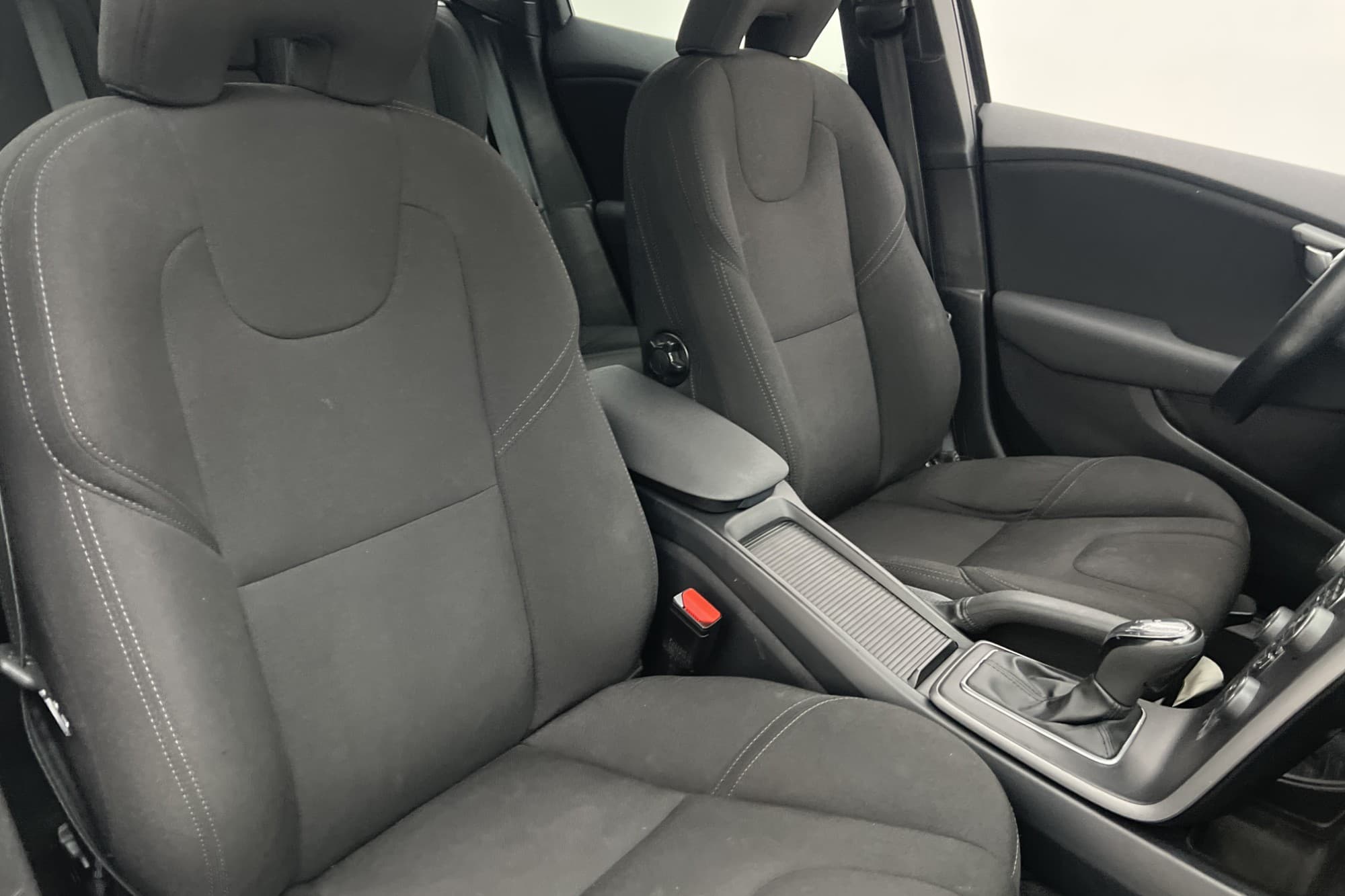 Volvo V40 D2 120hk Kinetic VOC Värmare Sensorer Farthållare