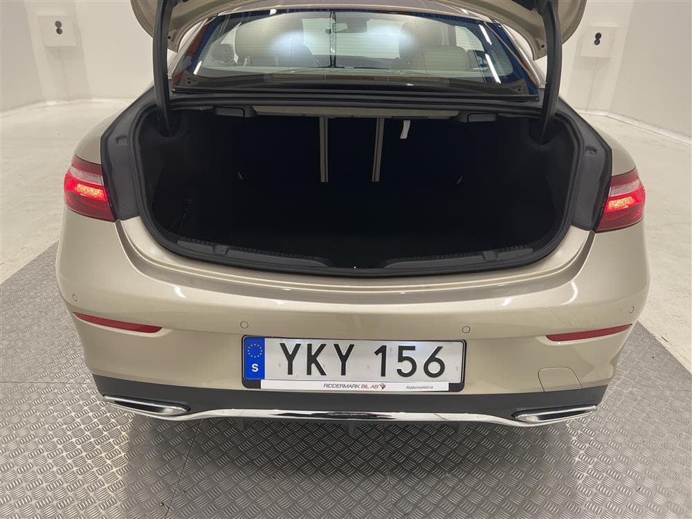 Mercedes-Benz E 220 d Coupé 194hk AMG D-värm Pano Skinn Naviinteriör